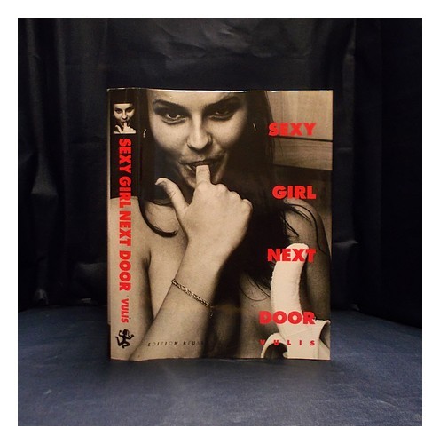VULIS, Ralf [PHOTOHGRAPHER] Sexy girl next door / Ralf VULIS 2001 First Edition