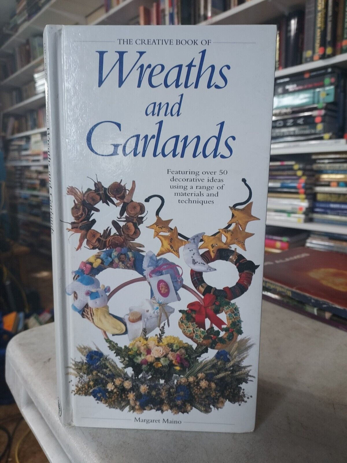 The Creative Book of Wreaths and Garlands by Margaret Maino (1995, HC) T1J