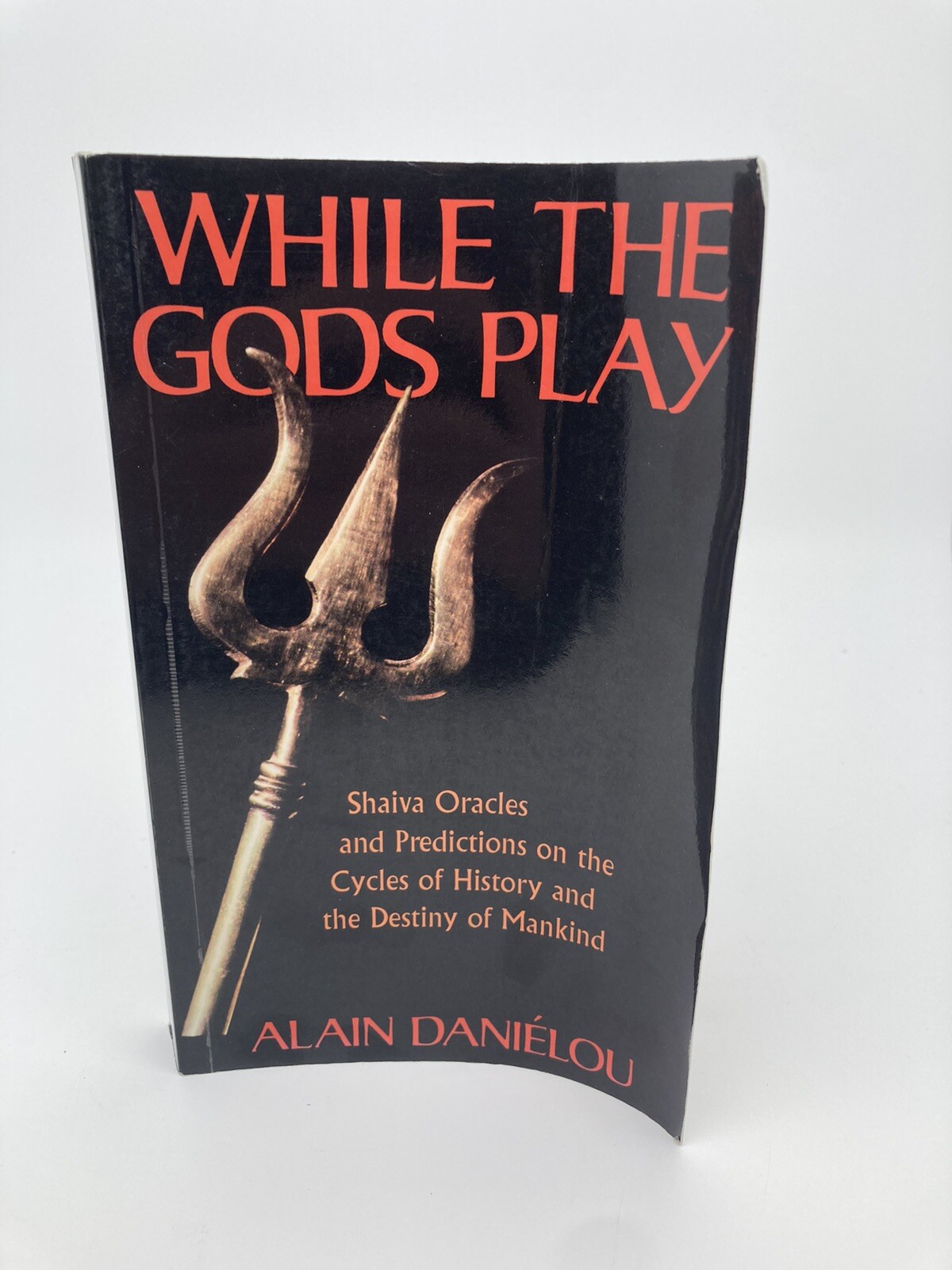 While the Gods Play Shaiva Oracles and Predictions by Alain Danielou 1987 US ed