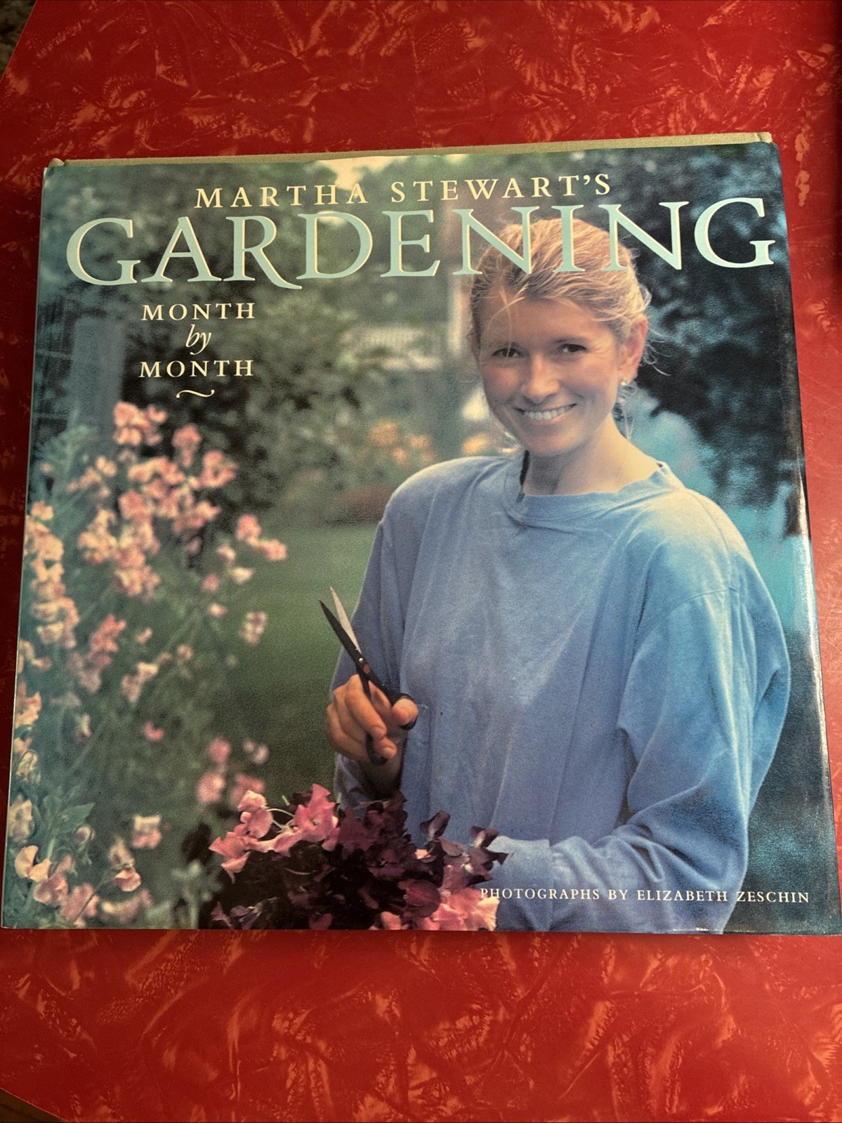 Martha Stewart’s Gardening : Month by Month Gorgeous 1st Edition Hardcover 1991