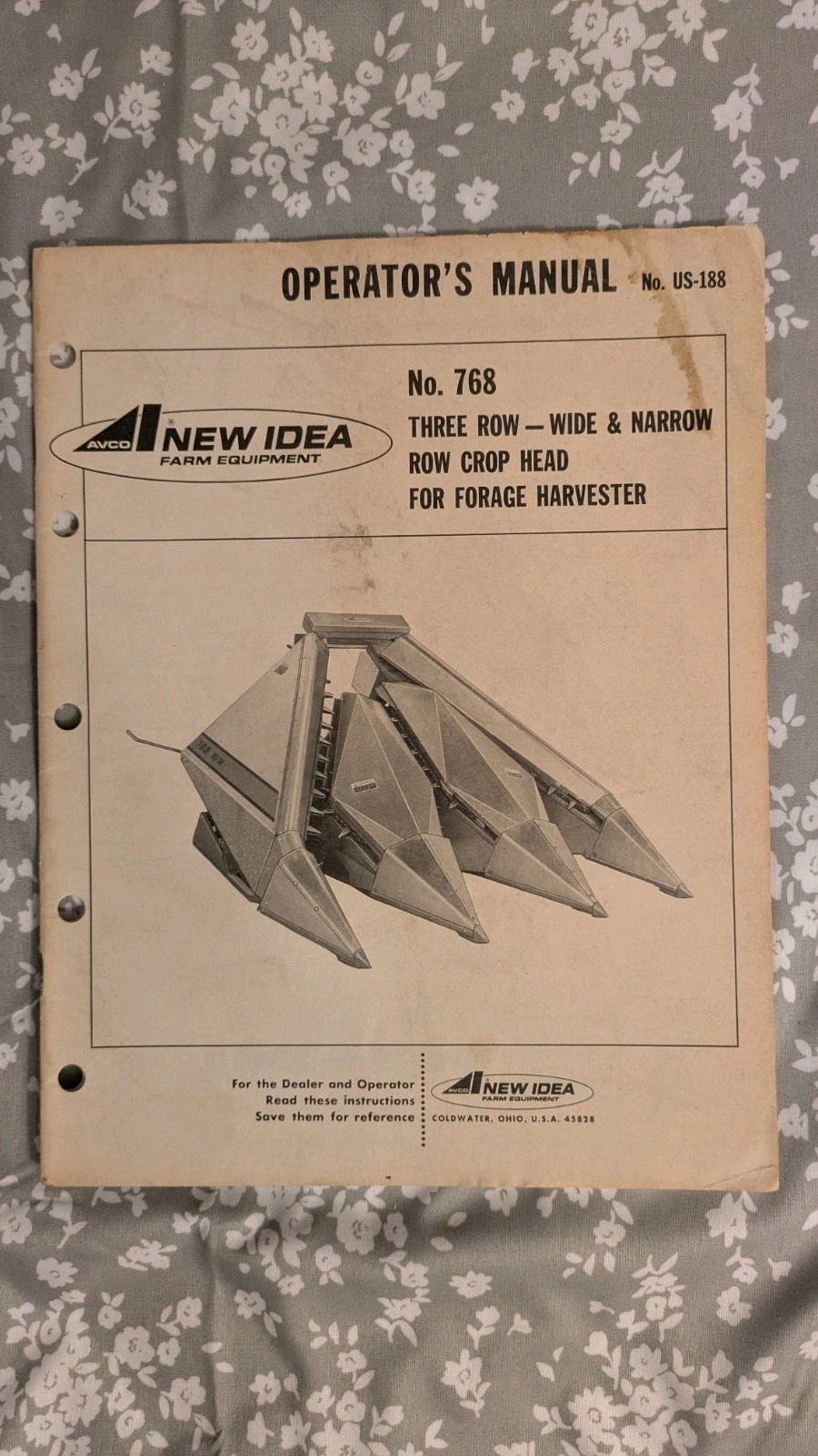 NEW IDEA 768 THREE ROW WIDE & NARROW CROP HEAD Operator’s Manual, PB, 40 Pages