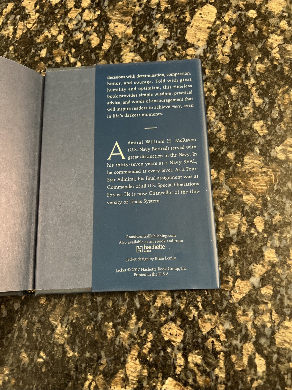 Make Your Bed : Little Things the World by William H. McRaven 2017 HB/DJ SIGNED