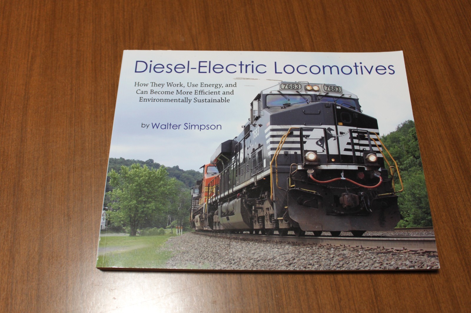 Book DIESEL-ELECTRIC LOCOMOTIVES, Simpson Like New Used, Free shipping in the US