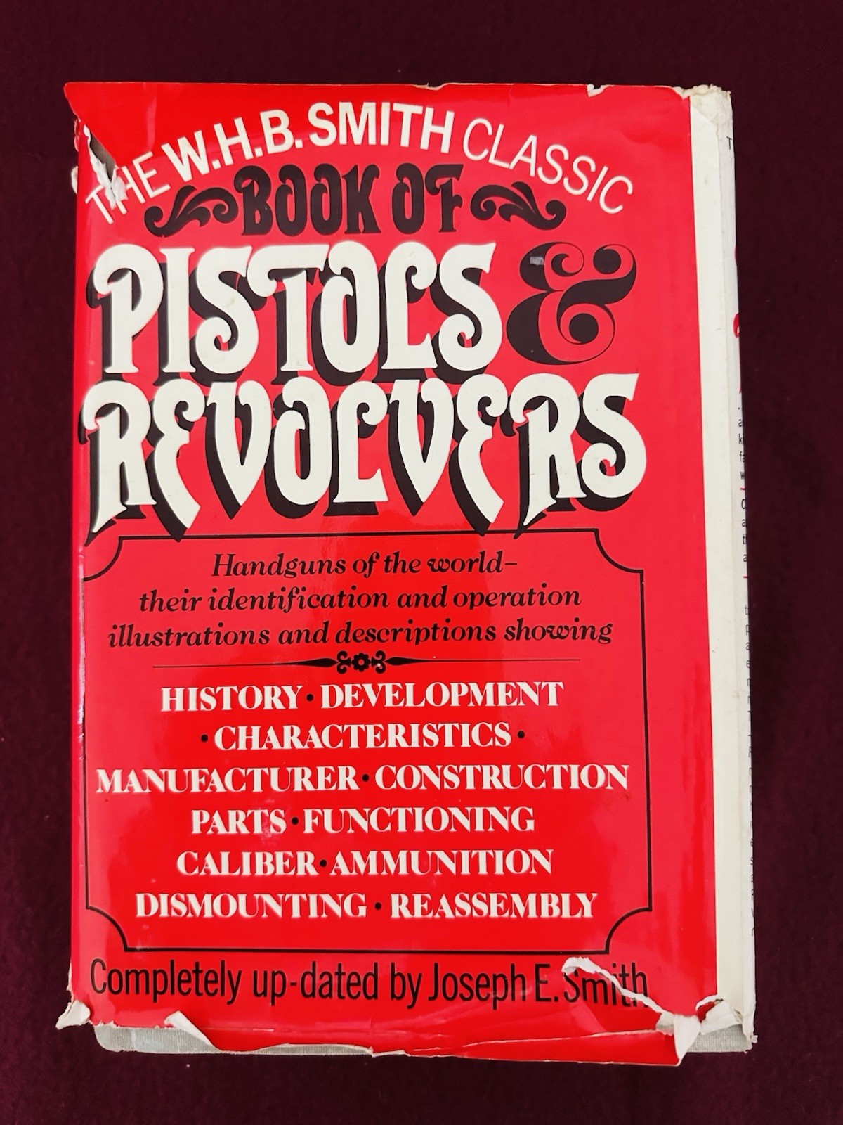THE WHB SMITH CLASSIC BOOK OF PISTOLS & REVOLVERS Hardback 7TH ED. 816 pages