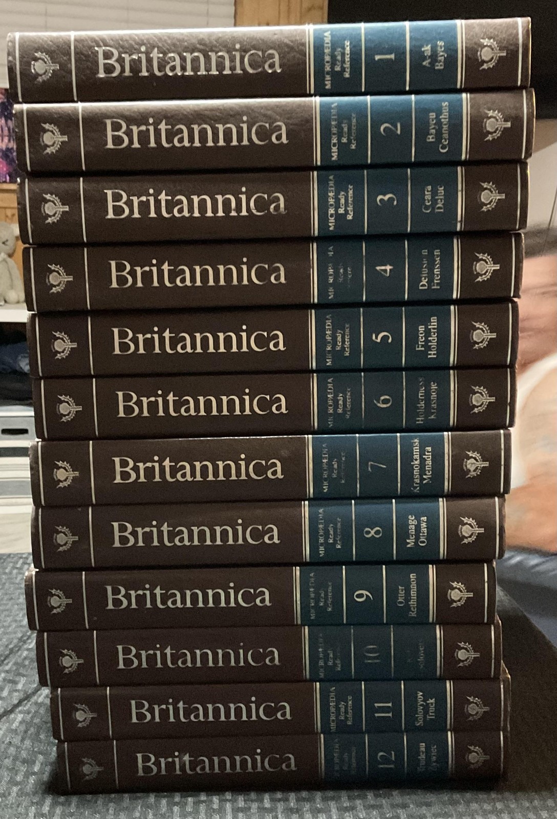 Vintage The New Encyclopaedia Britannica 32 Vol Brown HC Set 1985 USA Reference