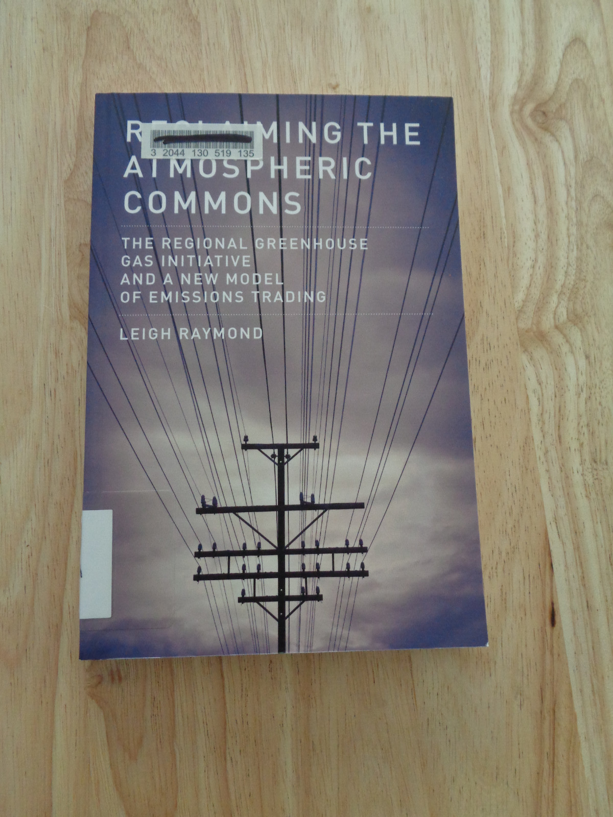 Reclaiming the Atmospheric Commons by Leigh Raymond 2016 ex-library SC