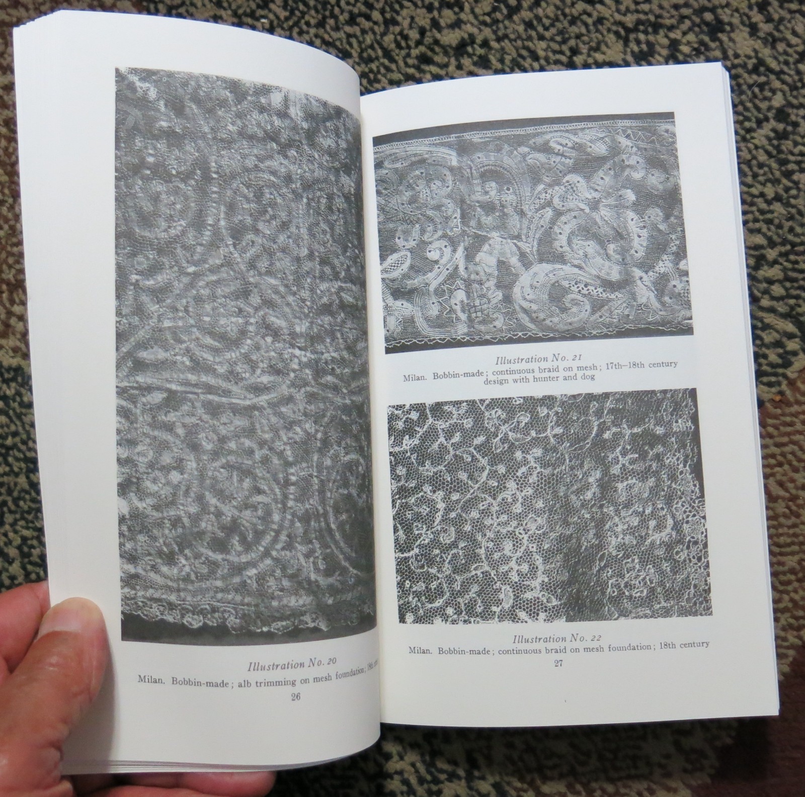 OLD WORLD LACE: A CONCISE ILLUSTRATED GUIDE By Clara M. Blum (Dover)