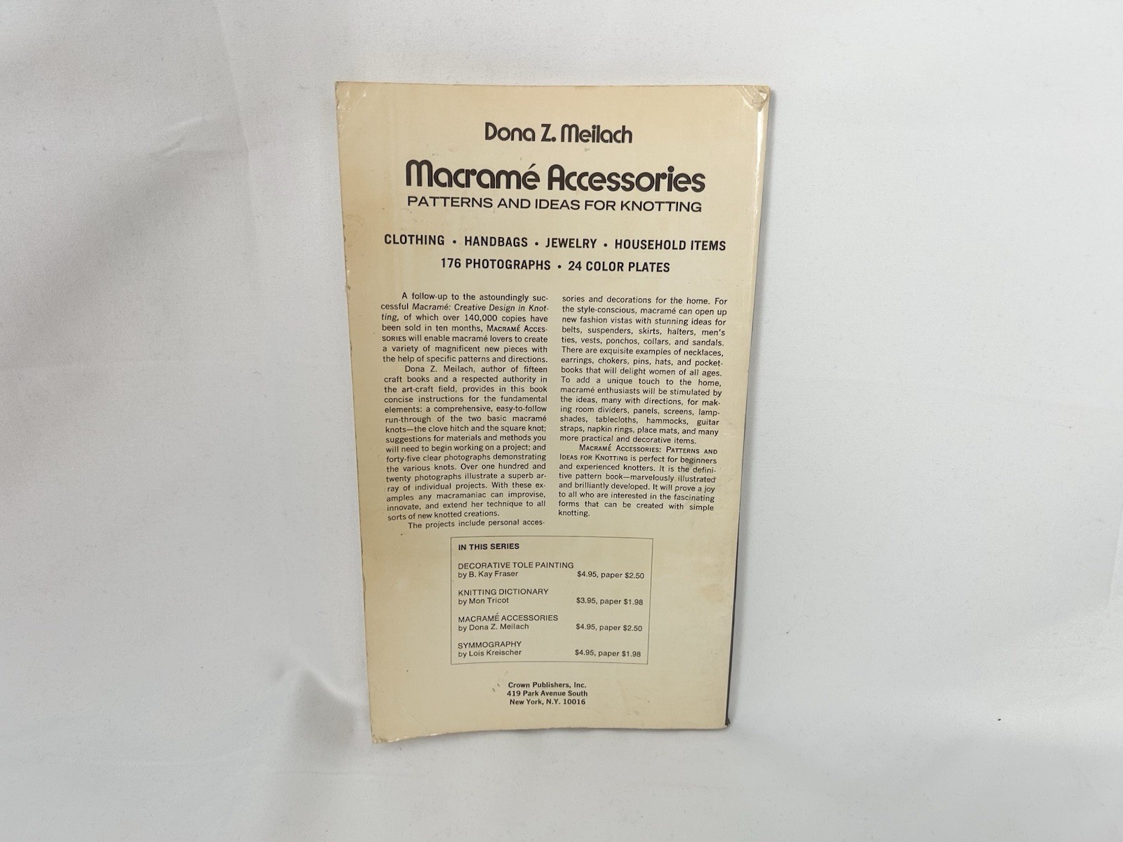 Macrame Accessories Vintage Pattern Book by Dona Z Meilach 1973