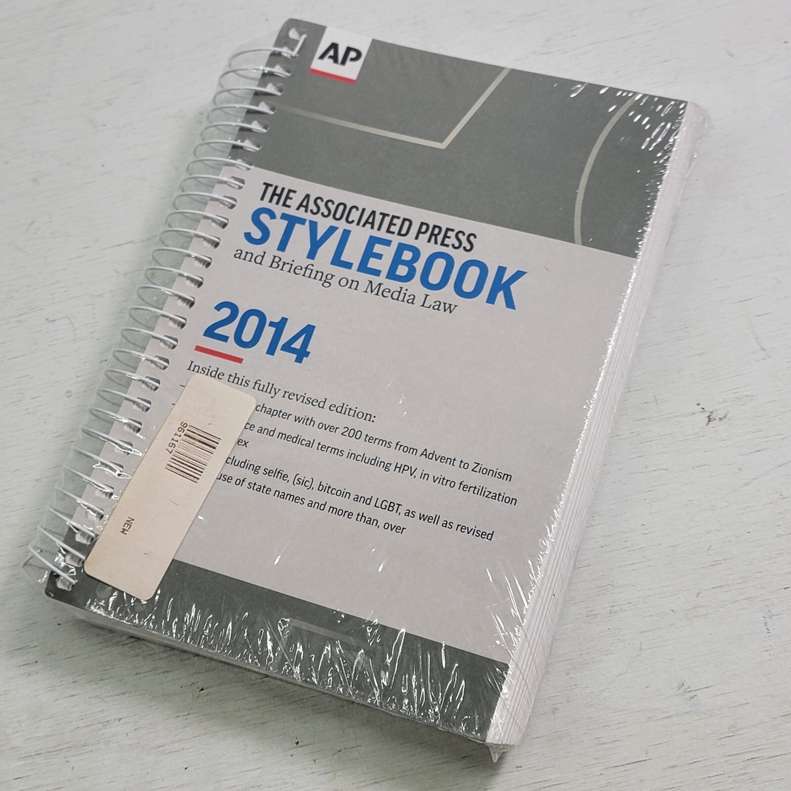 AP Associated Press Stylebook 2014 (Trade Paperback) Briefing On Media Law New!