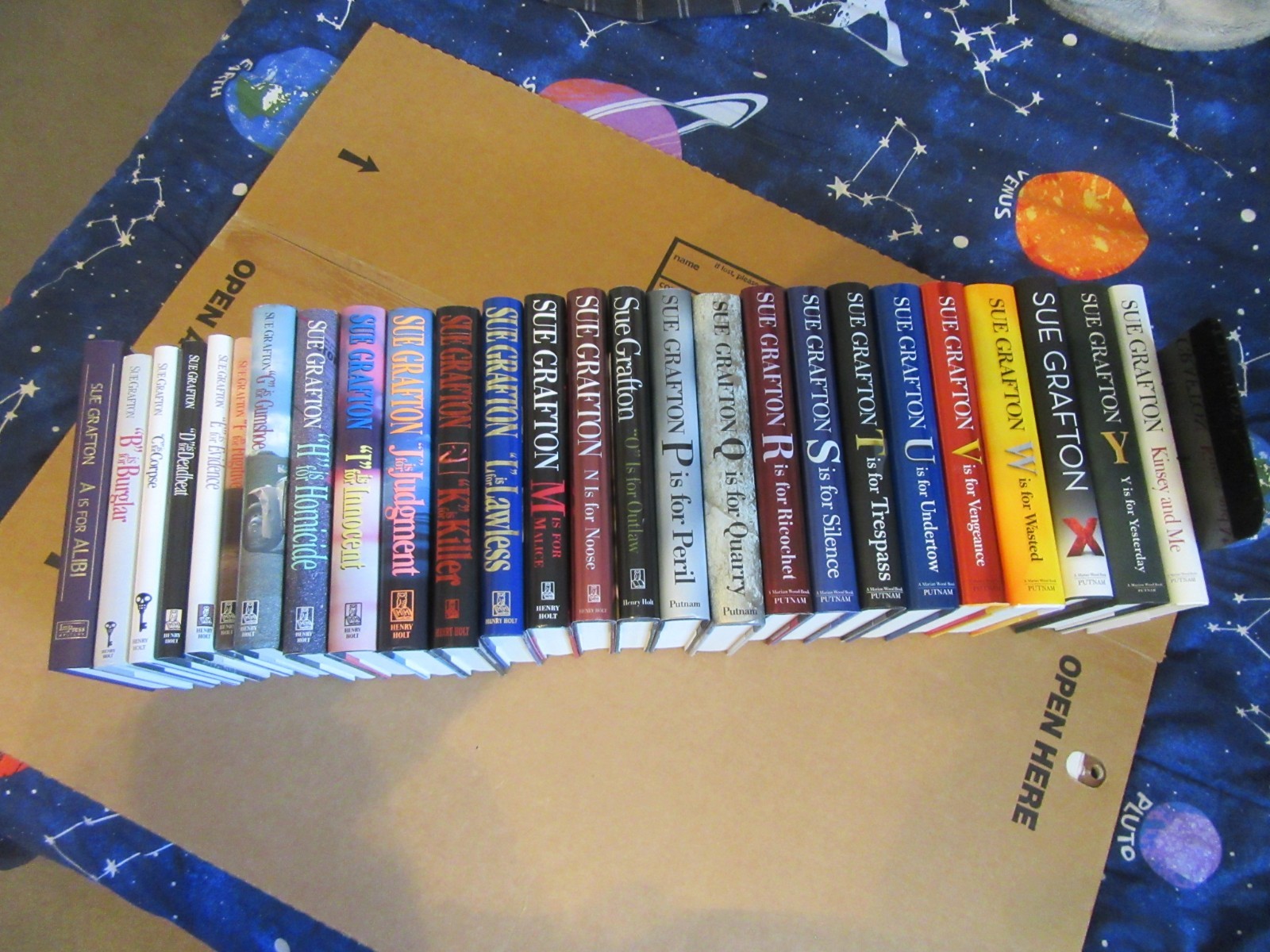 Lot of 26 Sue Grafton Mystery Books