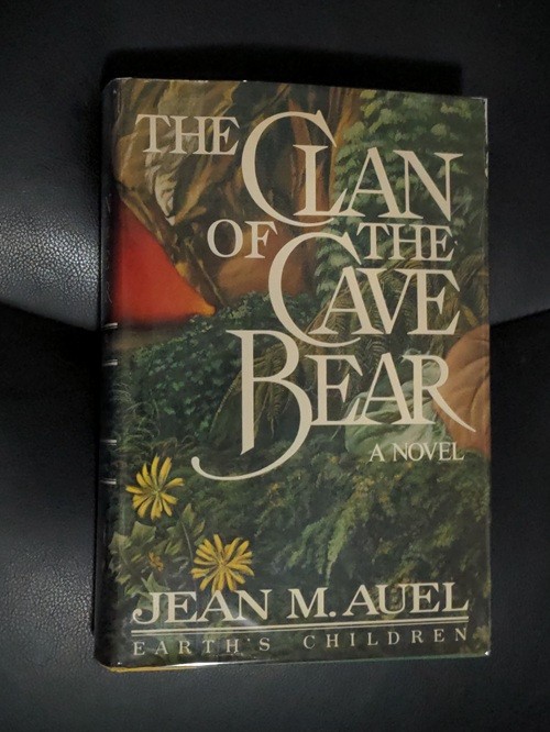 Jean Auel Clan of the Cave Bear Earth’s Children 1st Print Near Fine/Very Good-