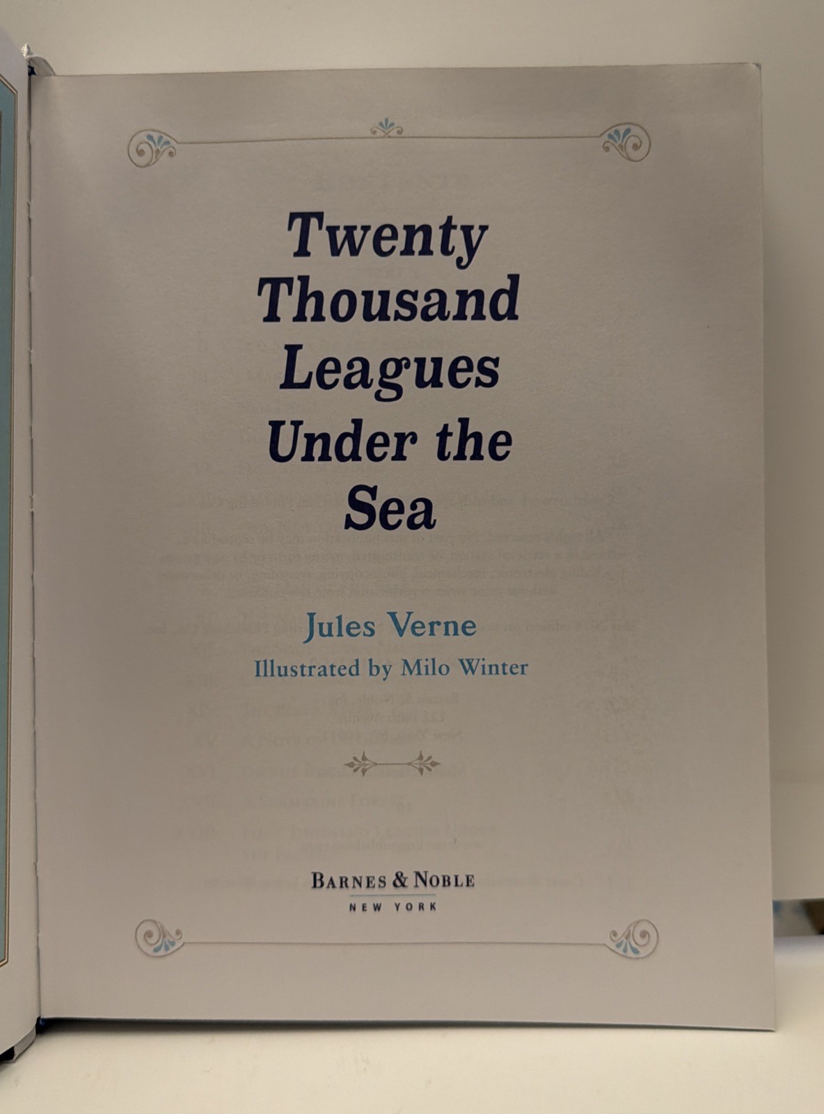 Twenty Thousand Leagues Under the Sea (Barnes & Noble Children’s Leatherboun…