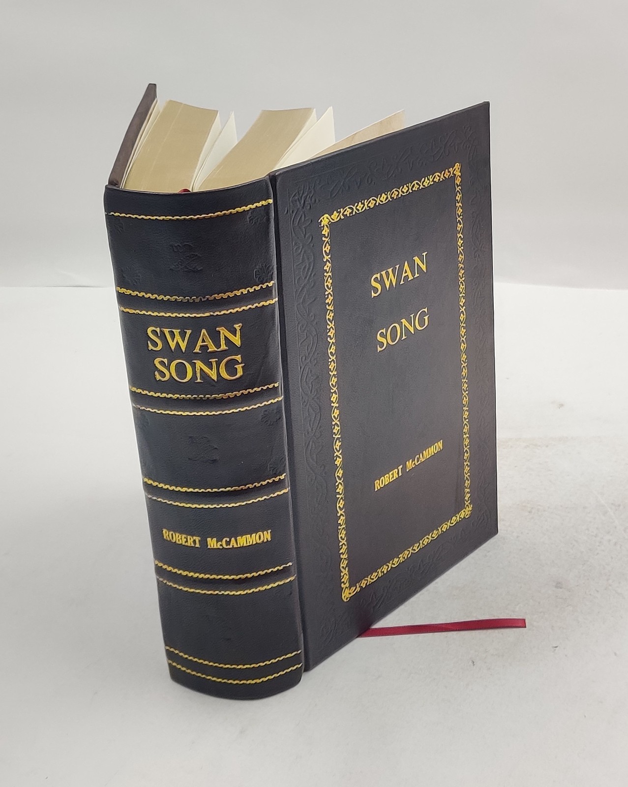 Swan Song by McCammon, Robert [RoyalEdition]