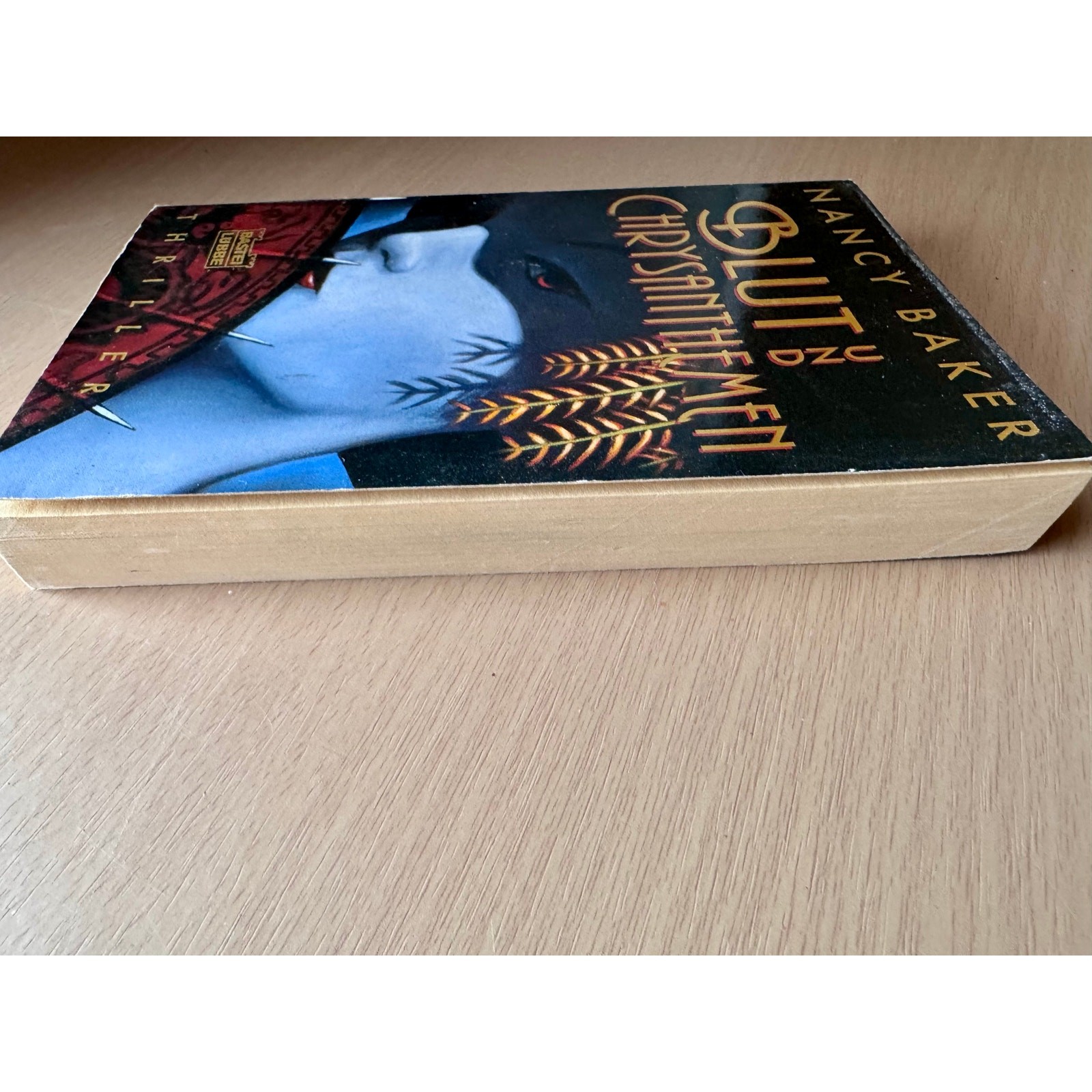Blut und Chrysanthemen by Nancy Baker – 1997