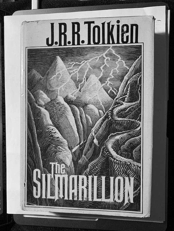 SILMARILLiON by J. R. R. TOLKIEN 1st American EDITION 1977. HC+DJ+MAP