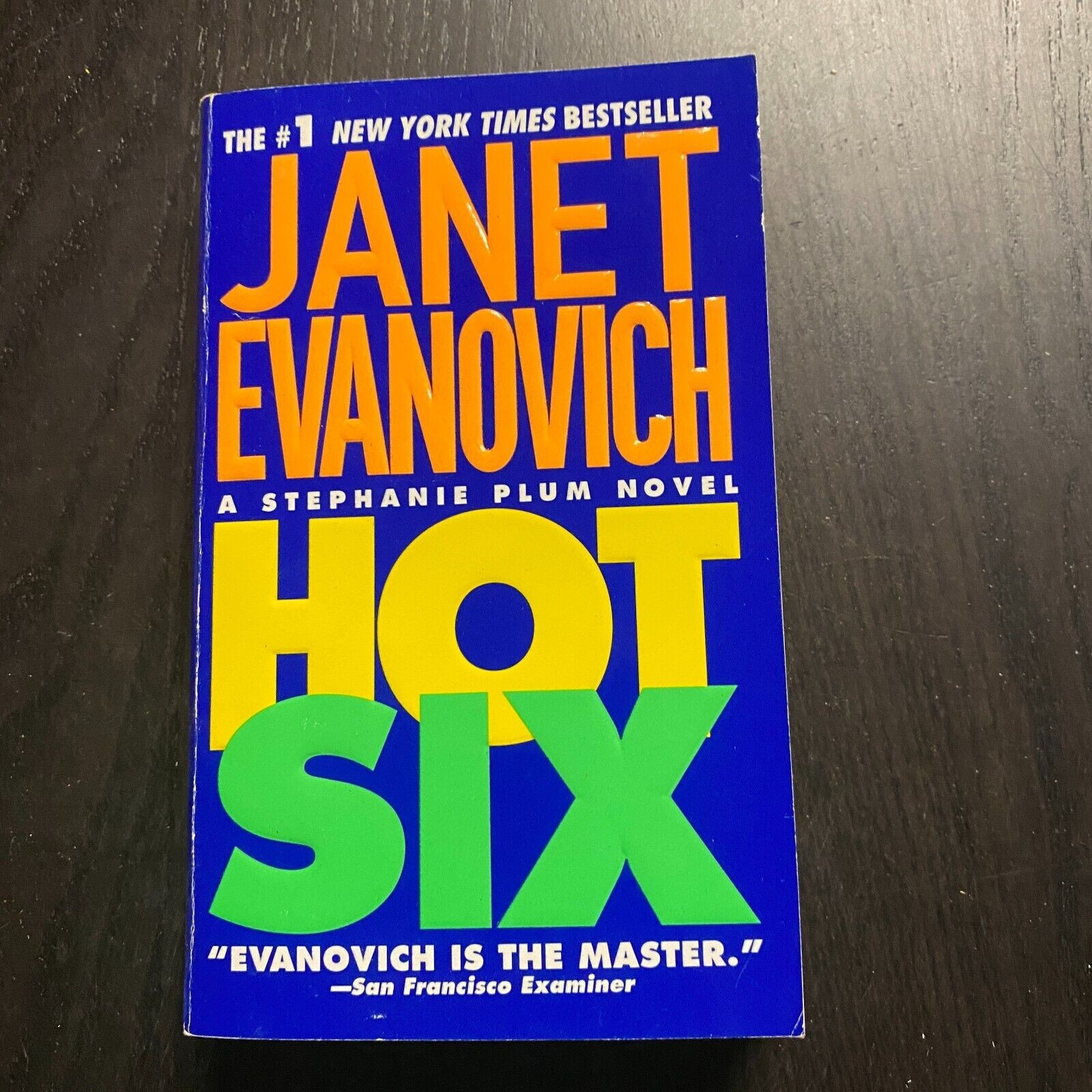 Stephanie Plum Novels Ser.: Hot Six : A Stephanie Plum Novel by Janet Evanovich