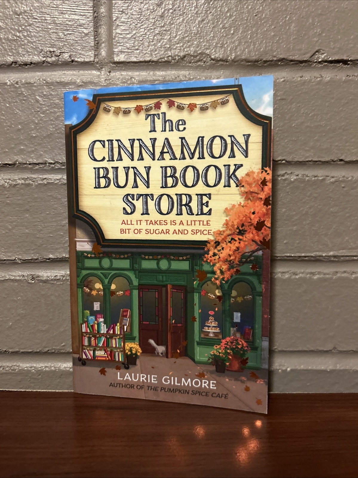 The Cinnamon Bun Book Store by Laurie Gilmore (2024 Trade Paperback)
