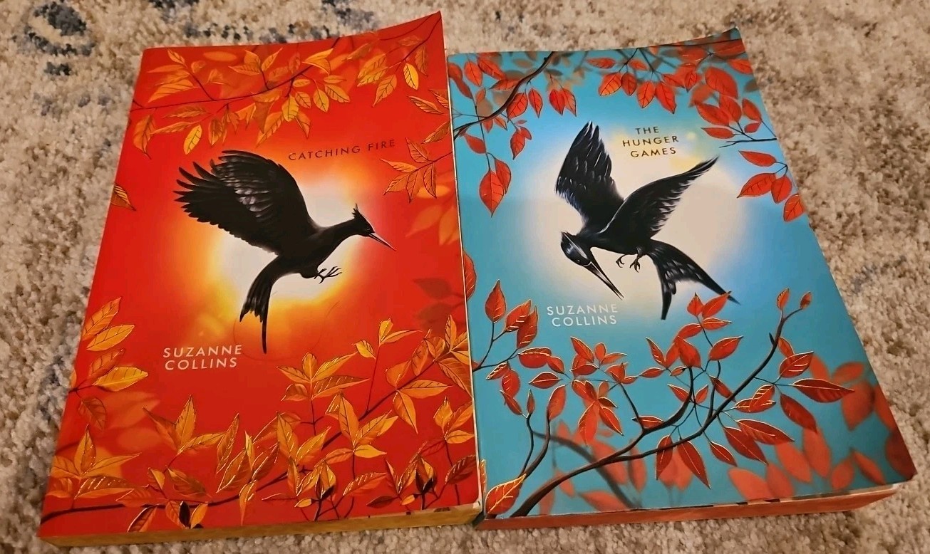 The Hunger Games & Catching Fire Pb Deluxe Editions Suzanne Collins
