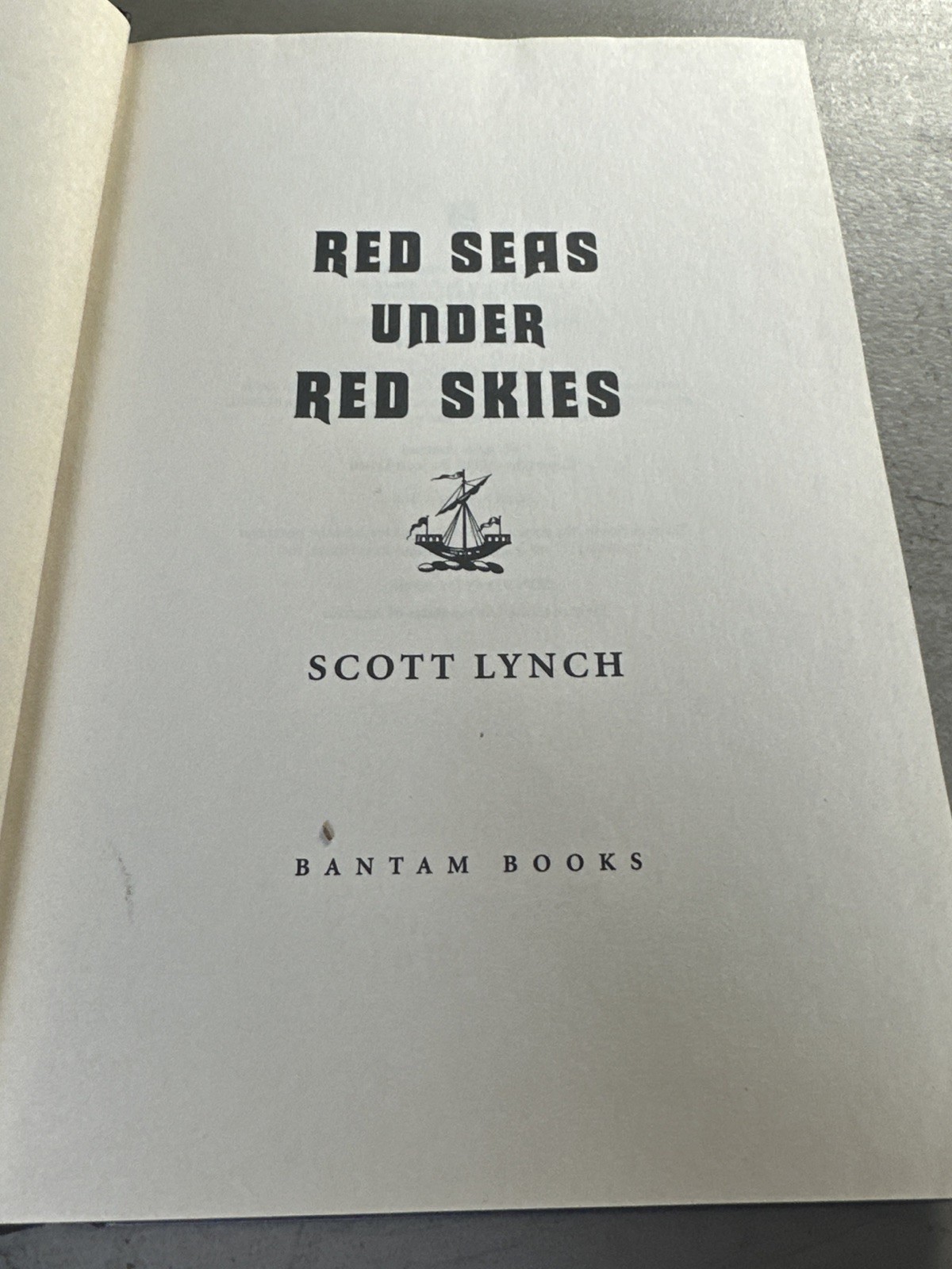 Red Seas Under Red Skies by Scott Lynch (2007) Bantam Spectra Book