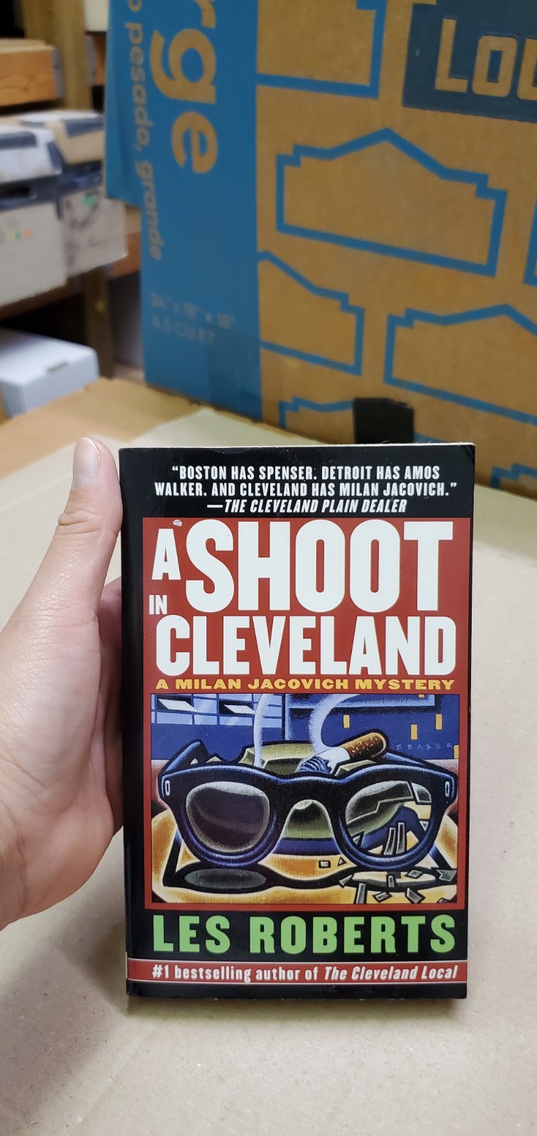 A Shoot in Cleveland By Les Roberts St. Martin’s Press 1999 Mystery Paperback