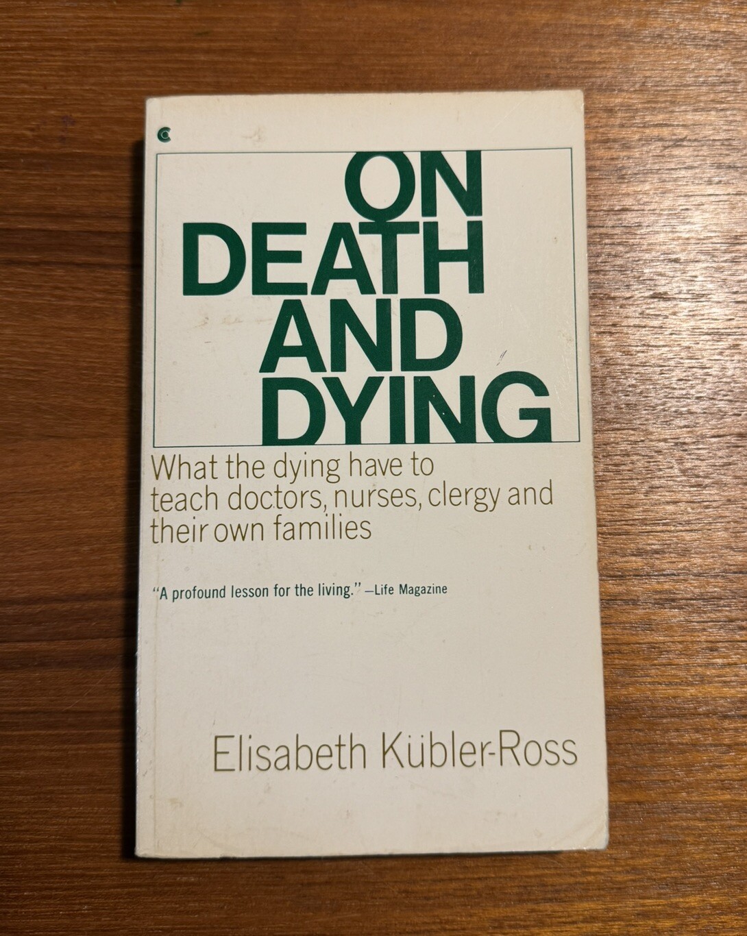 On Death and Dying by Elisabeth Kübler Ross Paperback 1979 Collier Psychology