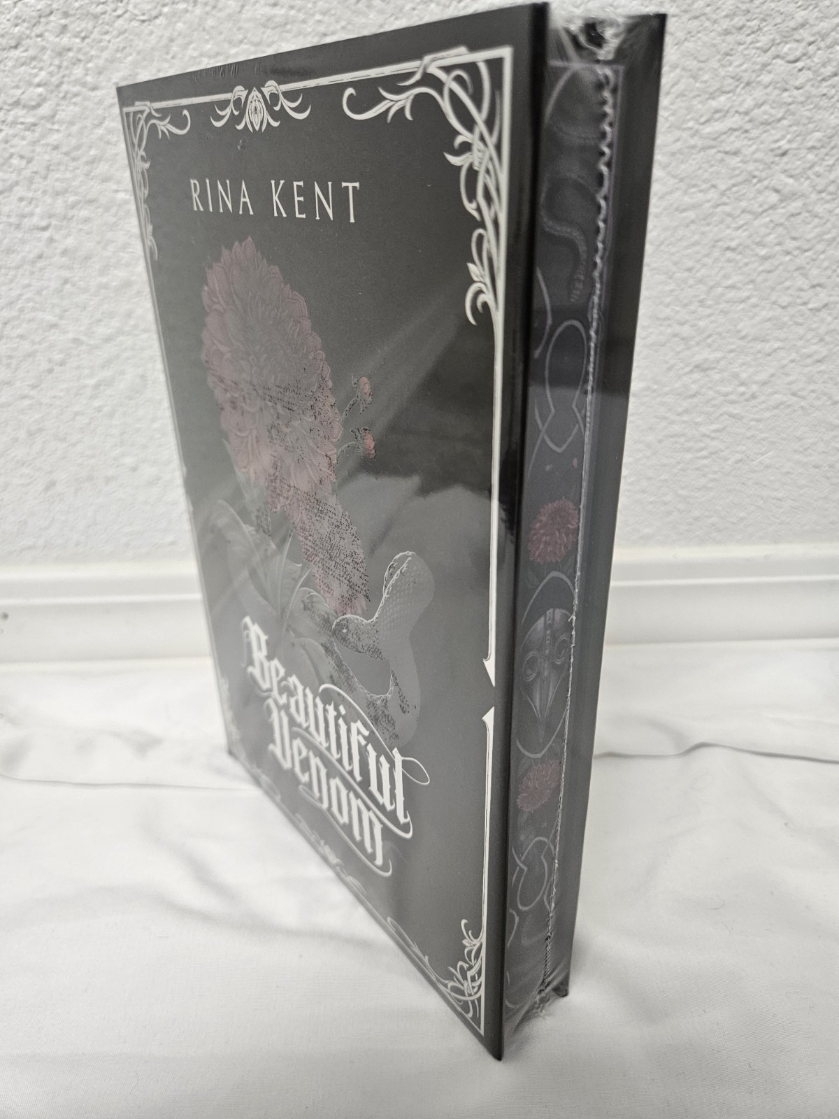 Beautiful Venom Rina Kent Crate Special Edition w/ Page Overlay & Standee NEW
