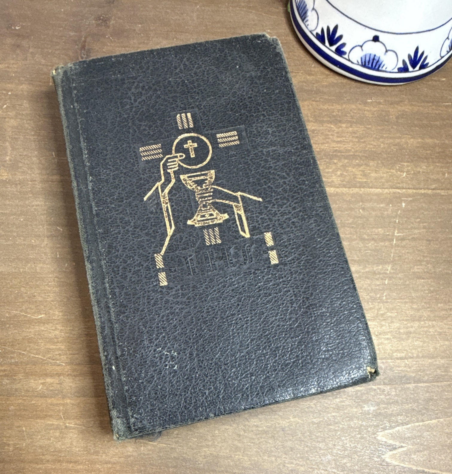 I Pray The Mass Sunday Missal Dialogue Mass Ed HC Leather Rev. Hoever 1951