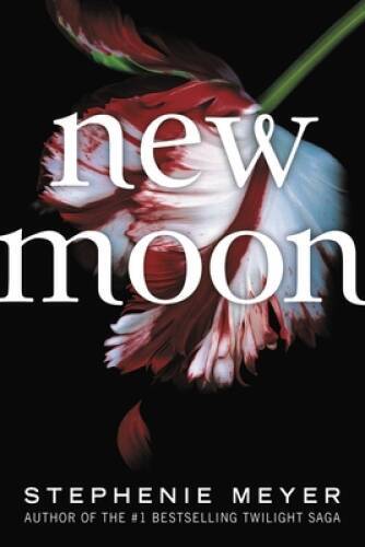 New Moon (The Twilight Saga) – Paperback By Meyer, Stephenie – GOOD