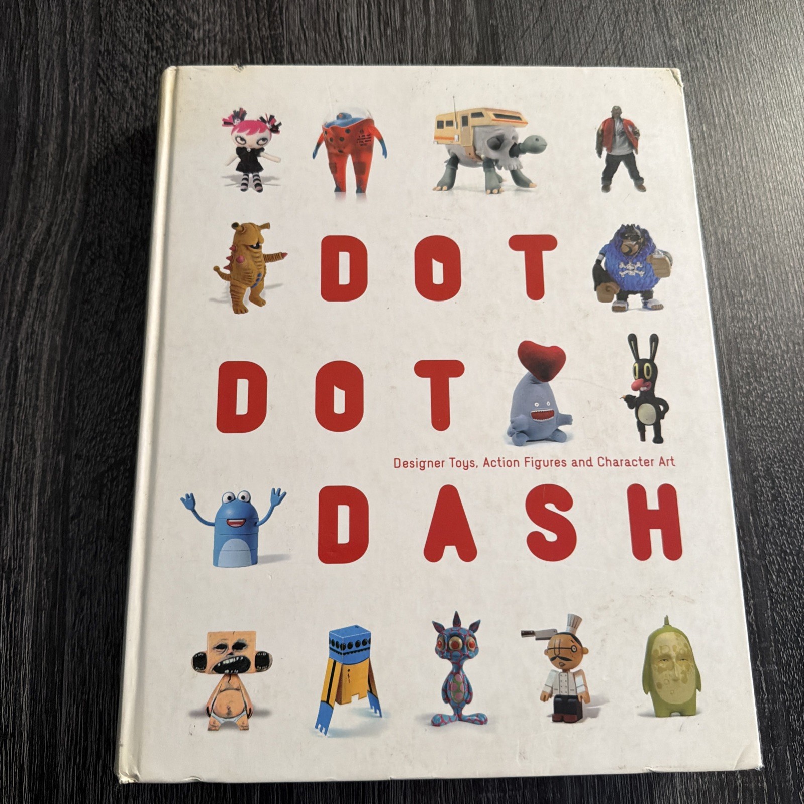 DOT DOT DASH!: DESIGNER TOYS, ACTION FIGURES & ART HARDCOVER Klanten & Hubner