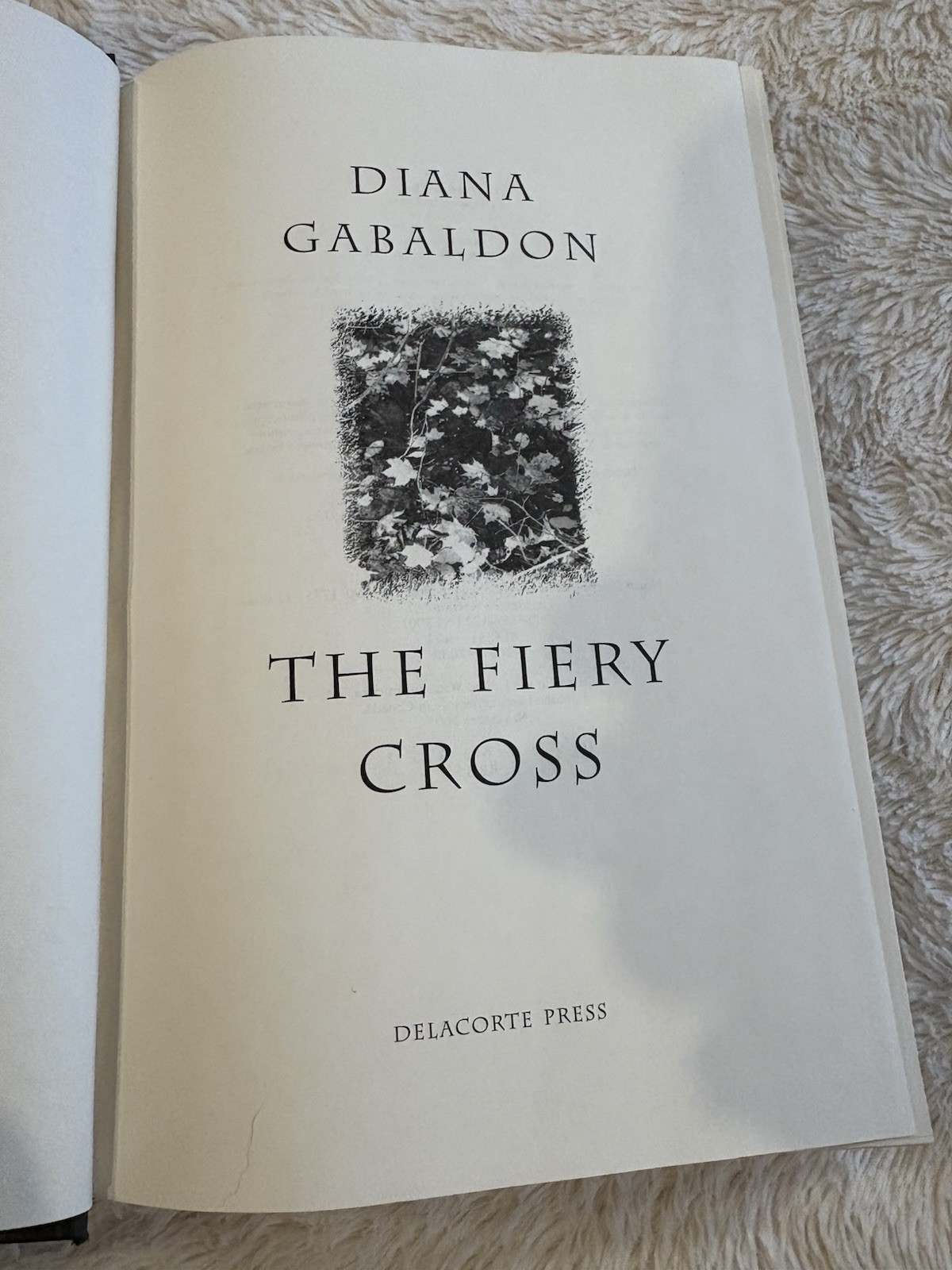 the fiery cross diana gabaldon hardcover Delacorte Press 2001