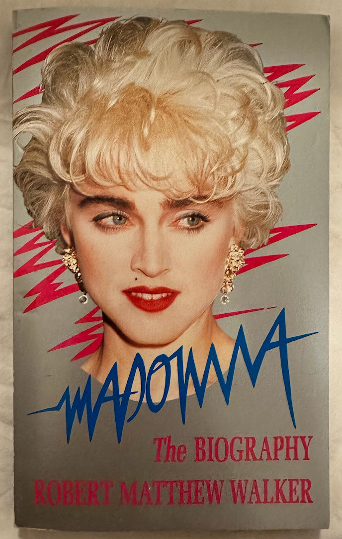 MADONNA BOOK “THE BIOGRAPHY” 1989 – PAPERBACK, 154 PAGES – NEAR MINT!!!