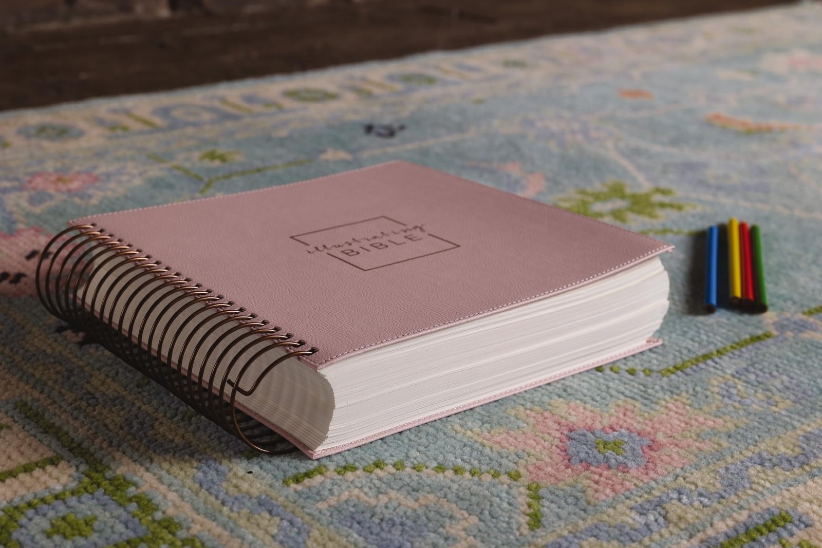 NIV, Spiral-bound Illustrating Bible, Leathersoft Spiral, Pink: Draw, Pink