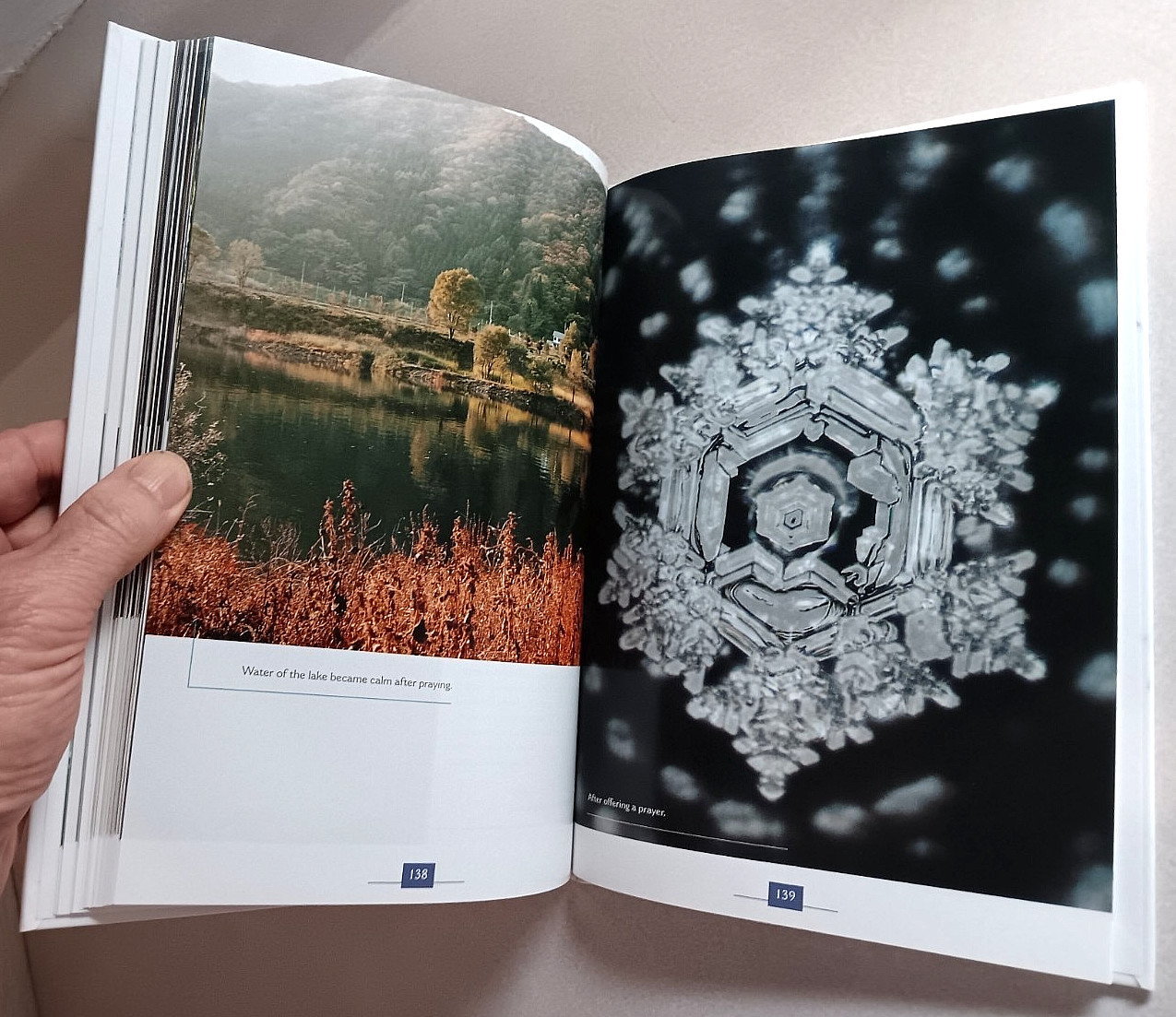 MESSAGES FROM WATER: THE FIRST PICTURES OF FROZEN BY MASARU EMOTO HARDCOVER