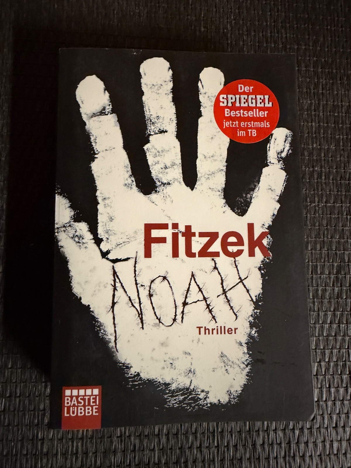 Noah von Sebastian Fitzek | 📕 735