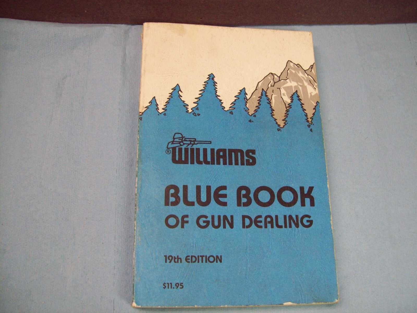Williams Blue Book of Gun Dealing19th Edition 1989 Softcover very good 282 PAGES