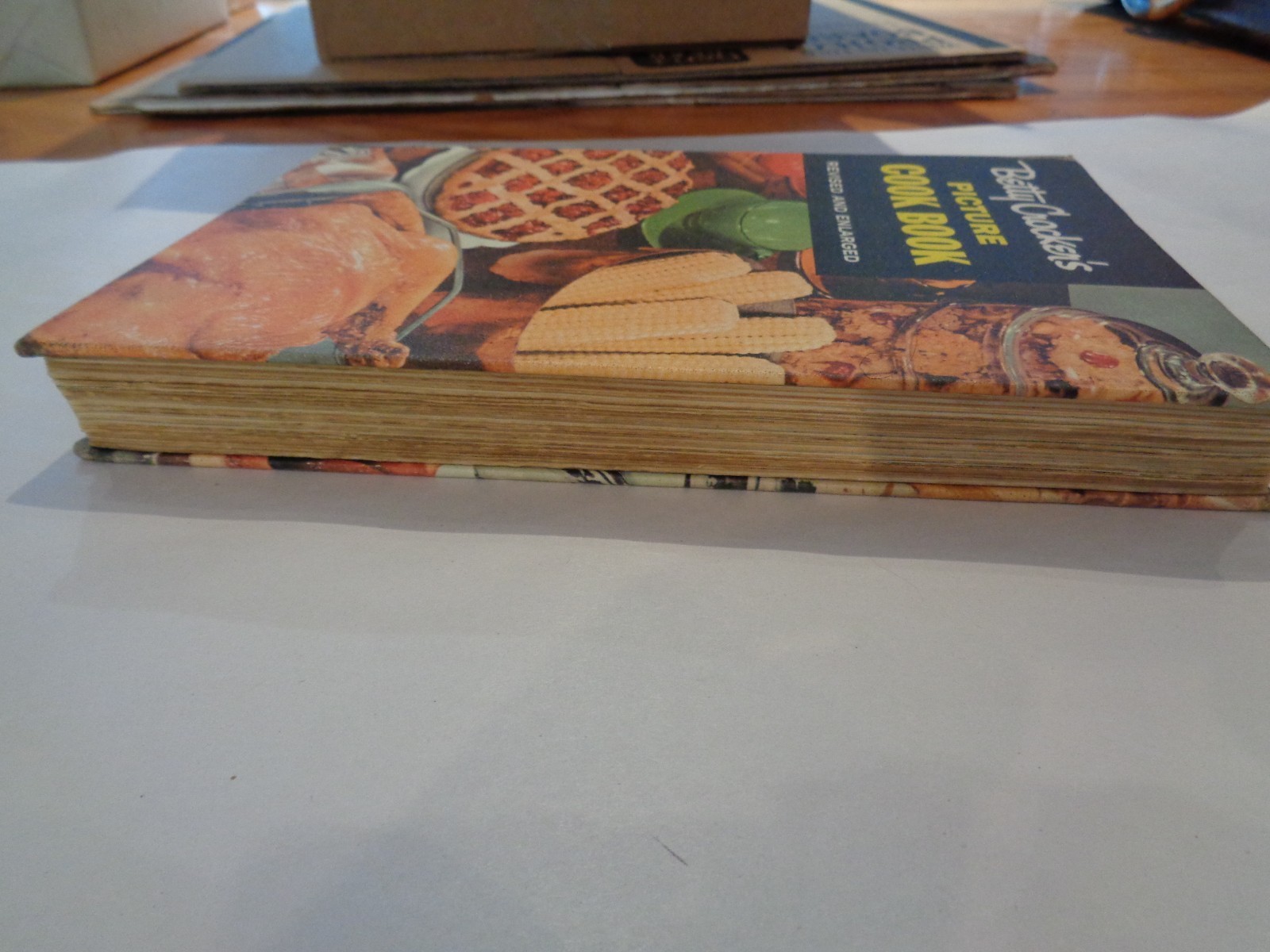 BETTY CROCKER PICTURE COOK BOOK.REVISED AND ENLARGED.H.C. 472 PAGES.