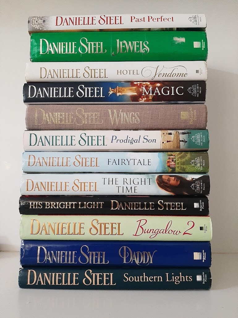 Danielle Steel HC Books Bigger Size 8.5 – 9.5 in Romantic novels Non Smoking