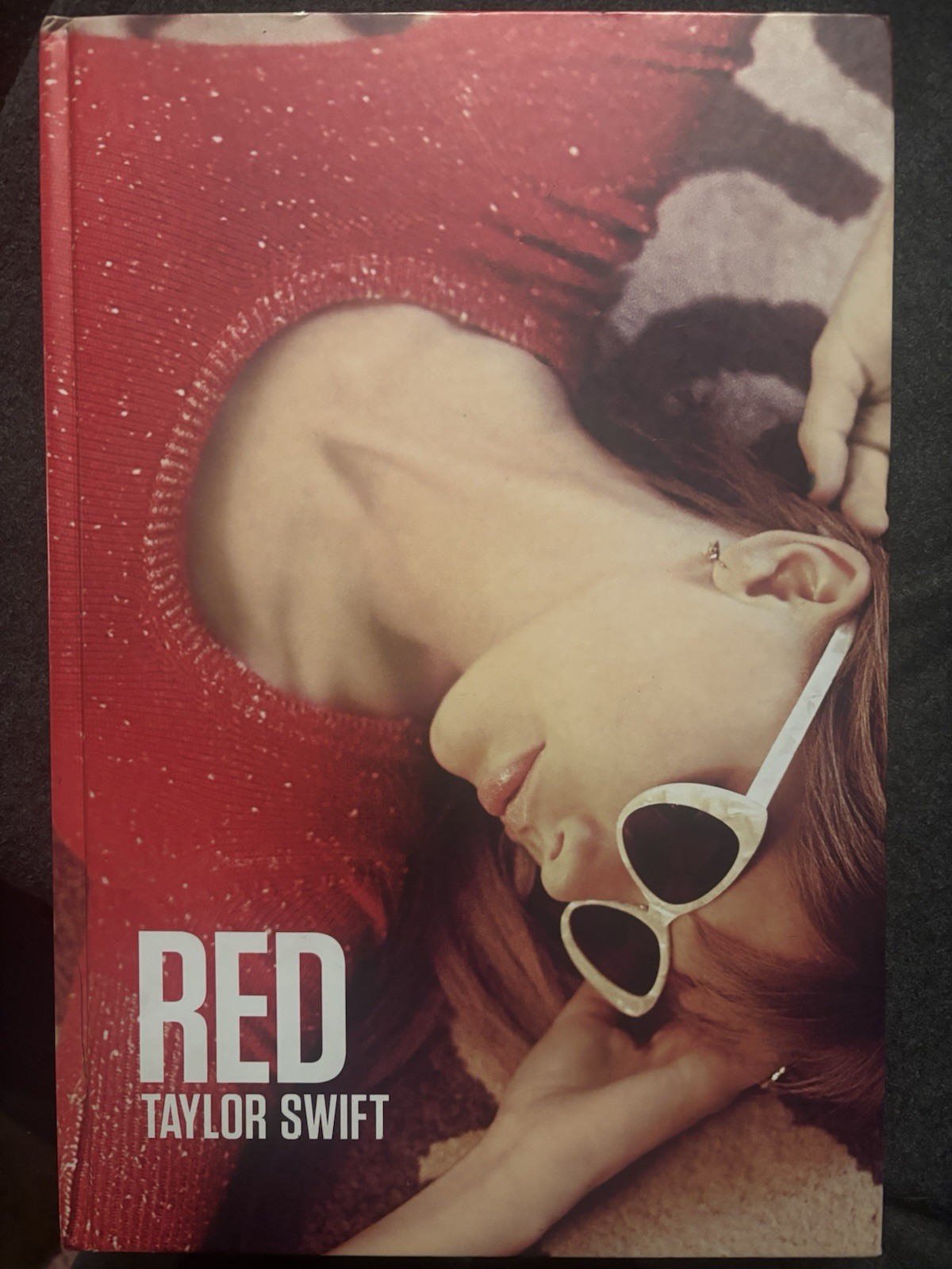 Taylor Swift Red OFFICIAL OVERSIZED COFFEE TABLE HARDCOVER PHOTO BOOK 2012 RARE