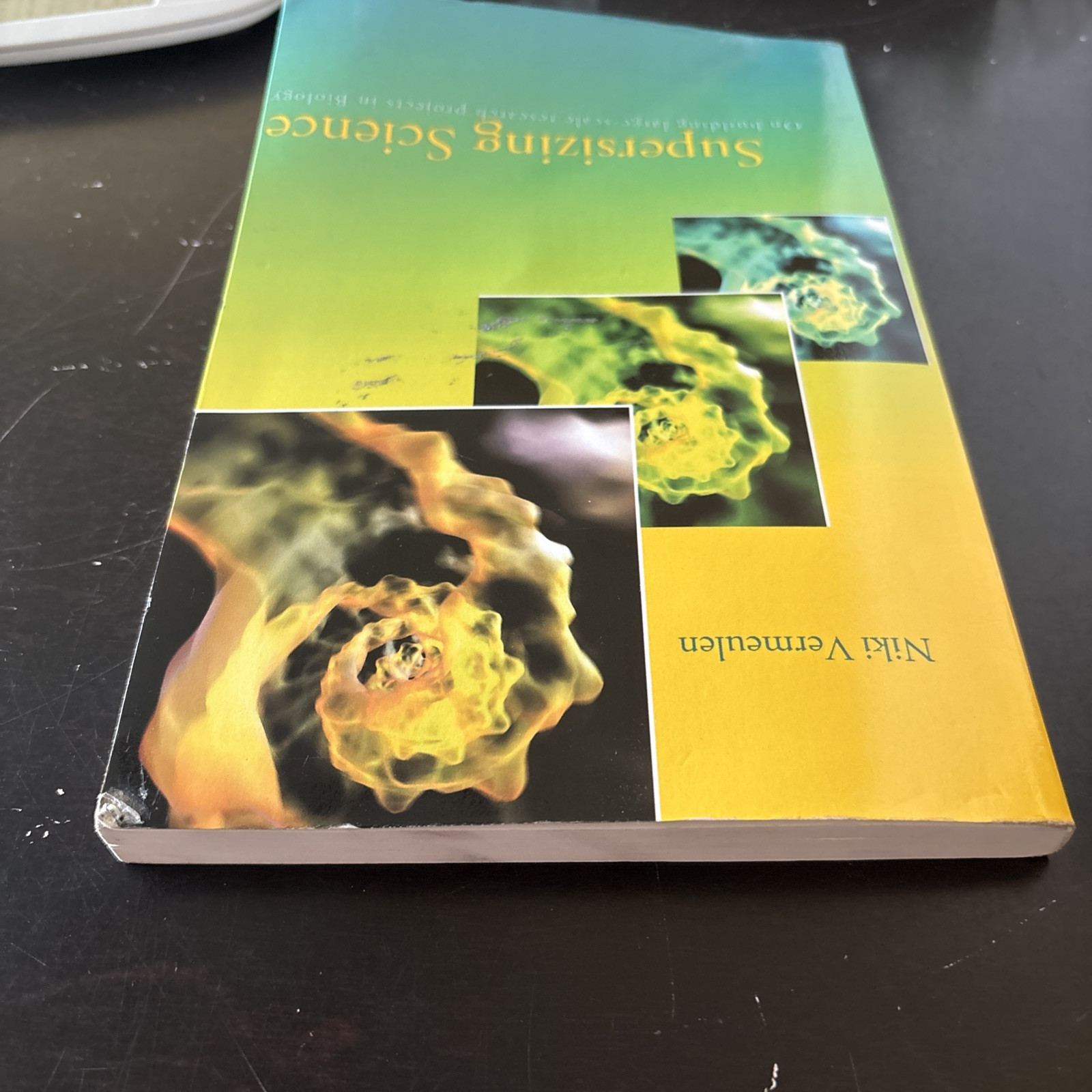 Supersizing Science: On Building Large-Scale Research Projects in Biology