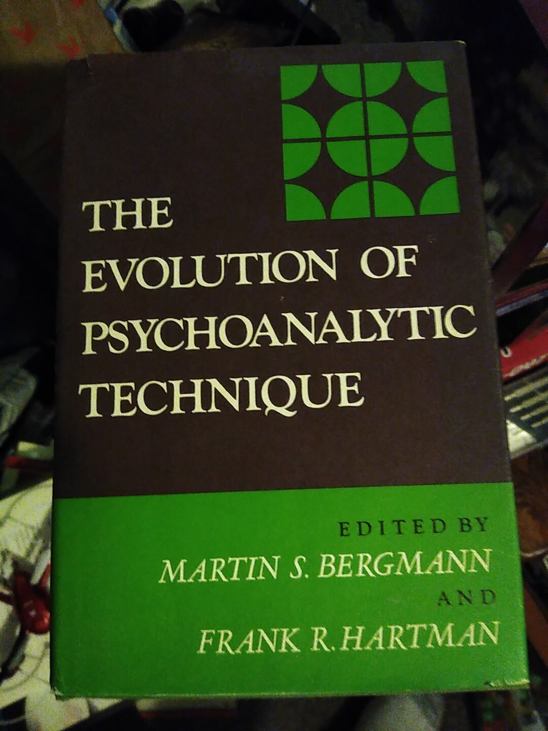 THE EVOLUTION OF PSYCHOANALYTIC TECHNIQUE By Martin S. Bergmann & Frank R. VG