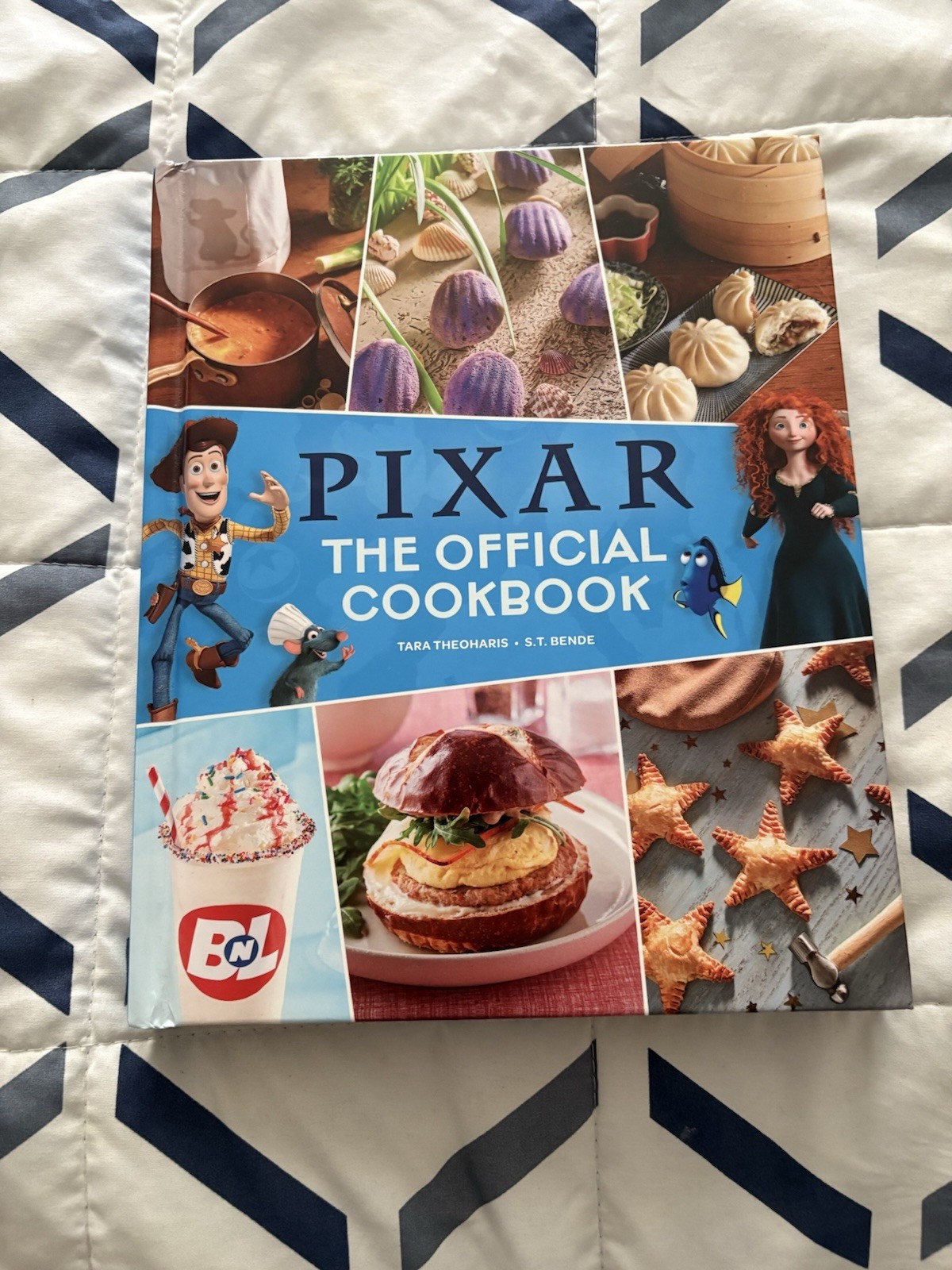 Pixar: The Official Cookbook by Tara Theoharis (English) Hardcover Book
