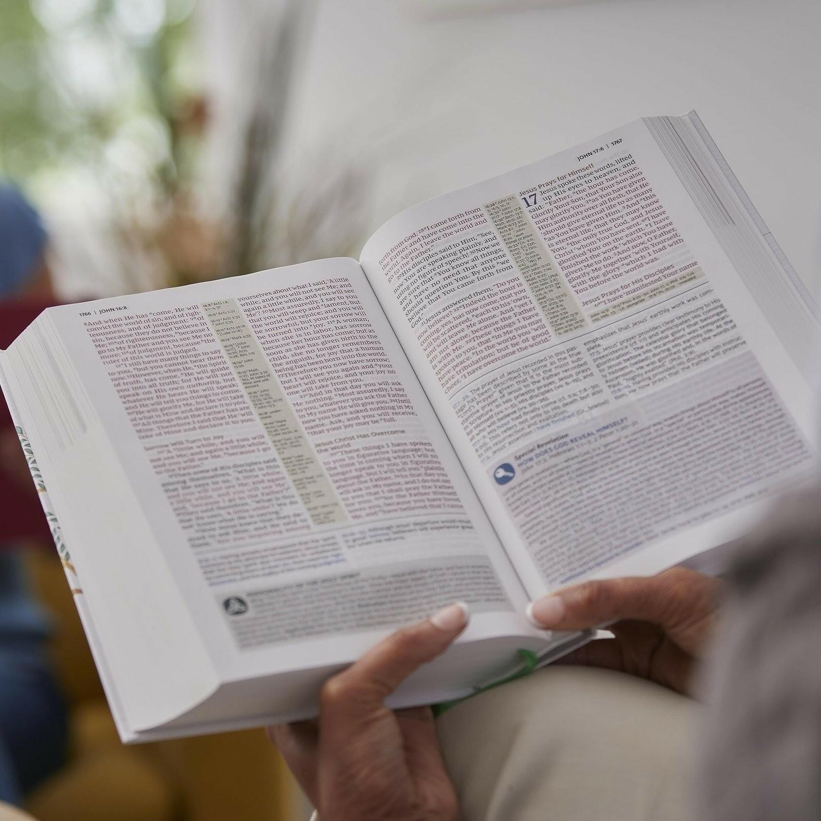 Evangelical Study Bible: Christ-centered. Faith-building. Mission-focused.