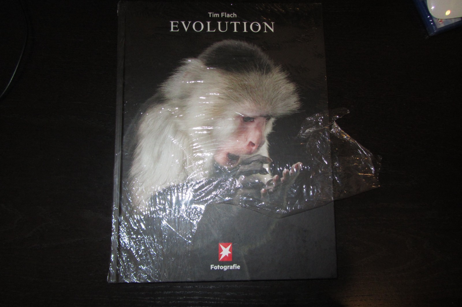 Stern Fotographie No 74: Tim Flach: Evolution NEW FREE SHIPPING