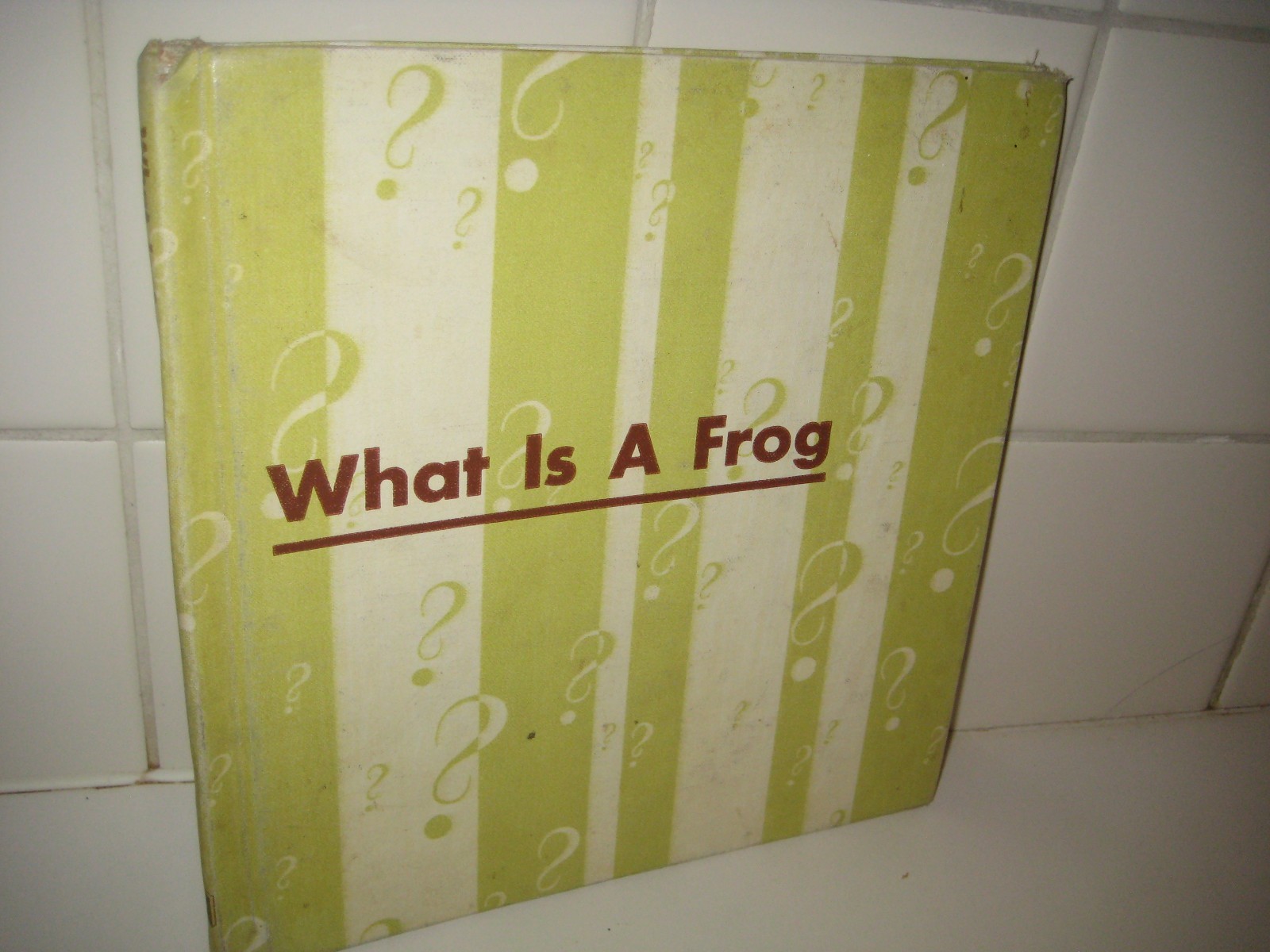 What is a Frog/ 1957/ Gene Darby/ Hawkinson/ Benefic Press