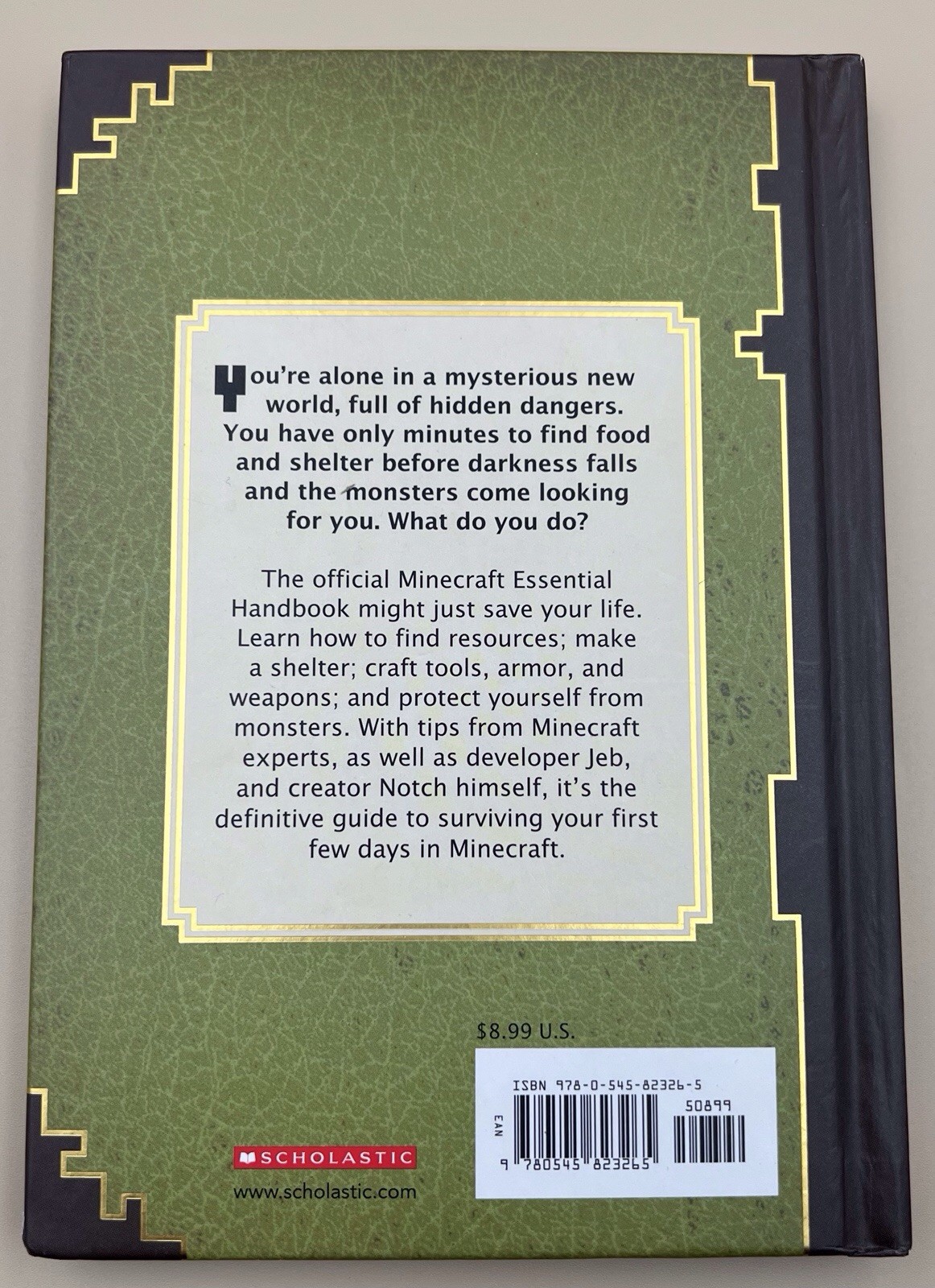 Minecraft: Essential Handbook Updated Edition: Official Mojang Book – Excellent