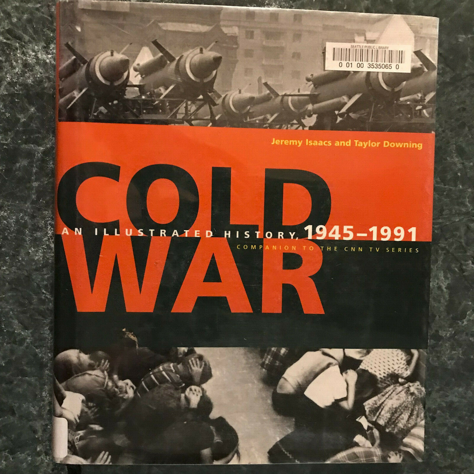 Cold War : An Illustrated History, 1945-1991, HBwDJ, 1998, 438 pages, illus, VG