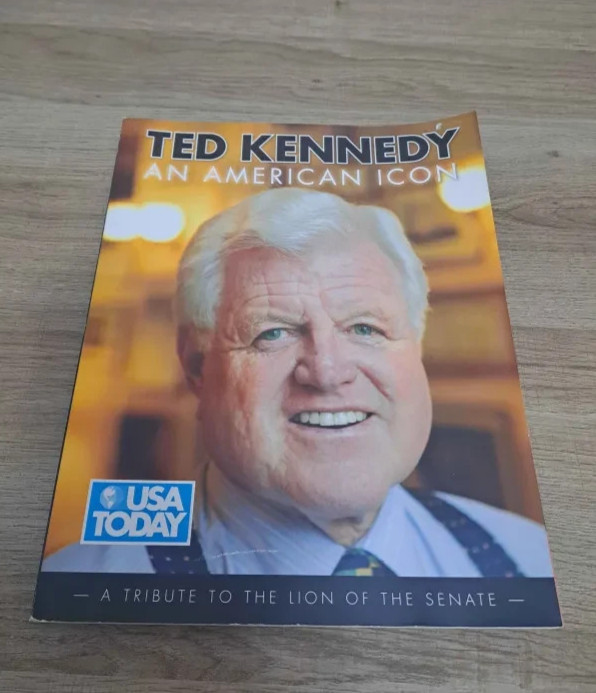 Ted Kennedy : An American Icon by Triumph Books Staff and USA Today Staff 2009