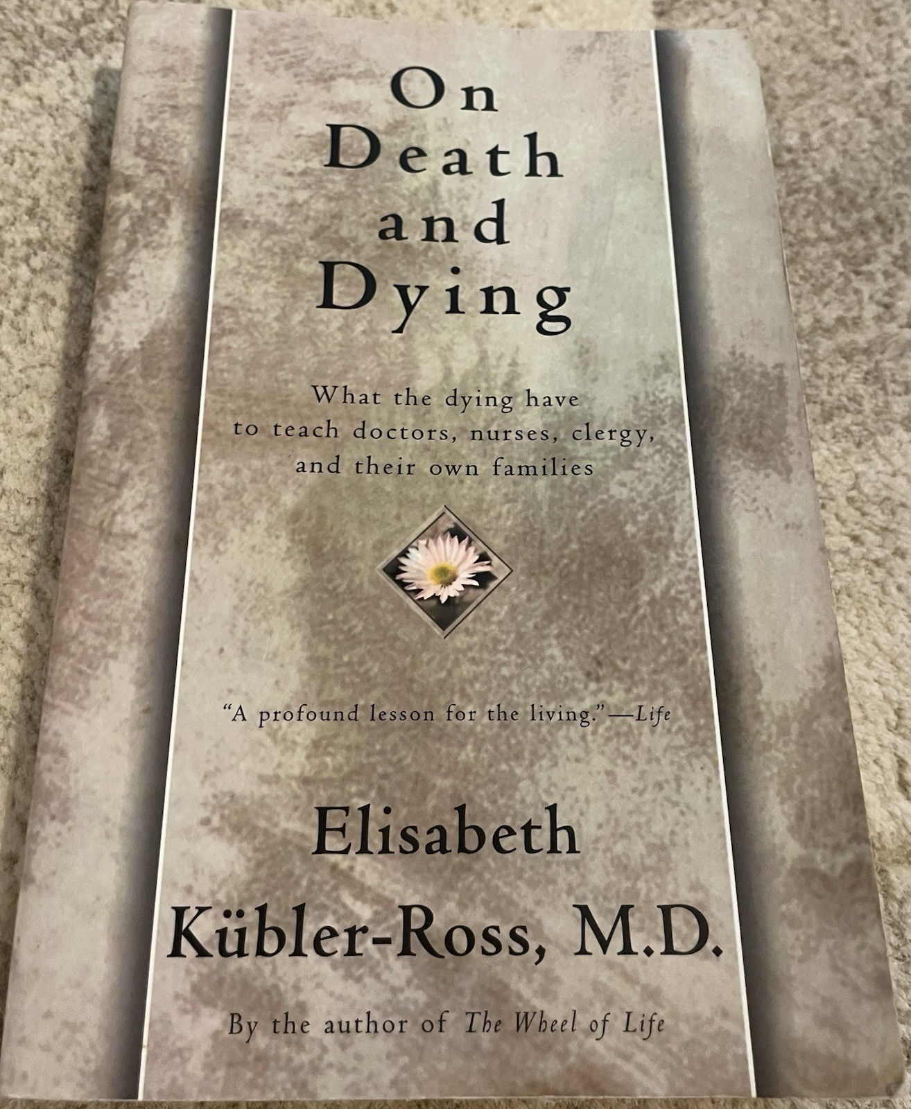 On Death and Dying by Elisabeth Kübler-Ross (Paperback) Excellent Condition
