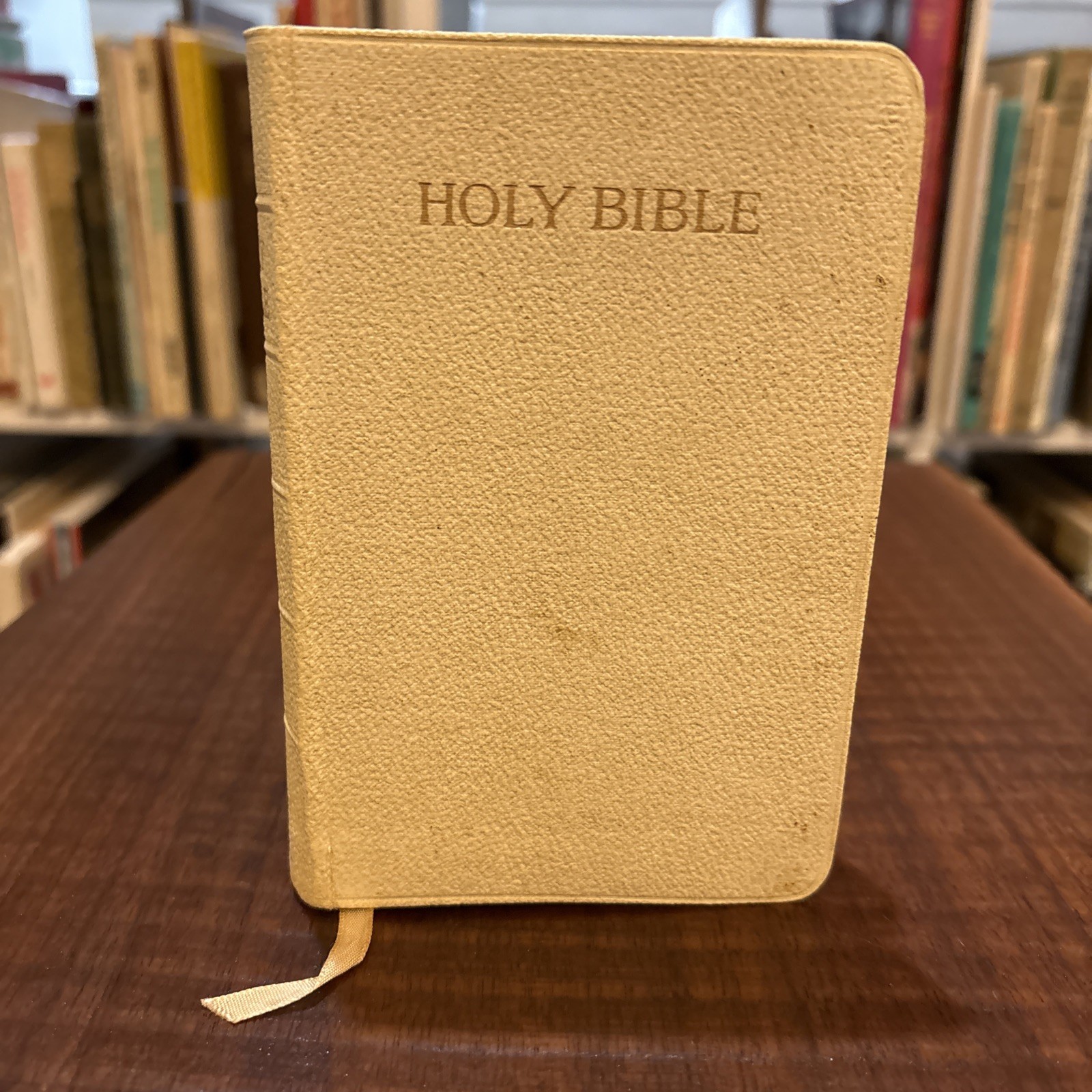 Holy Bible KJV Oxford 01225 White Pocket 5.5 in Vintage Great Britain Gold Edges
