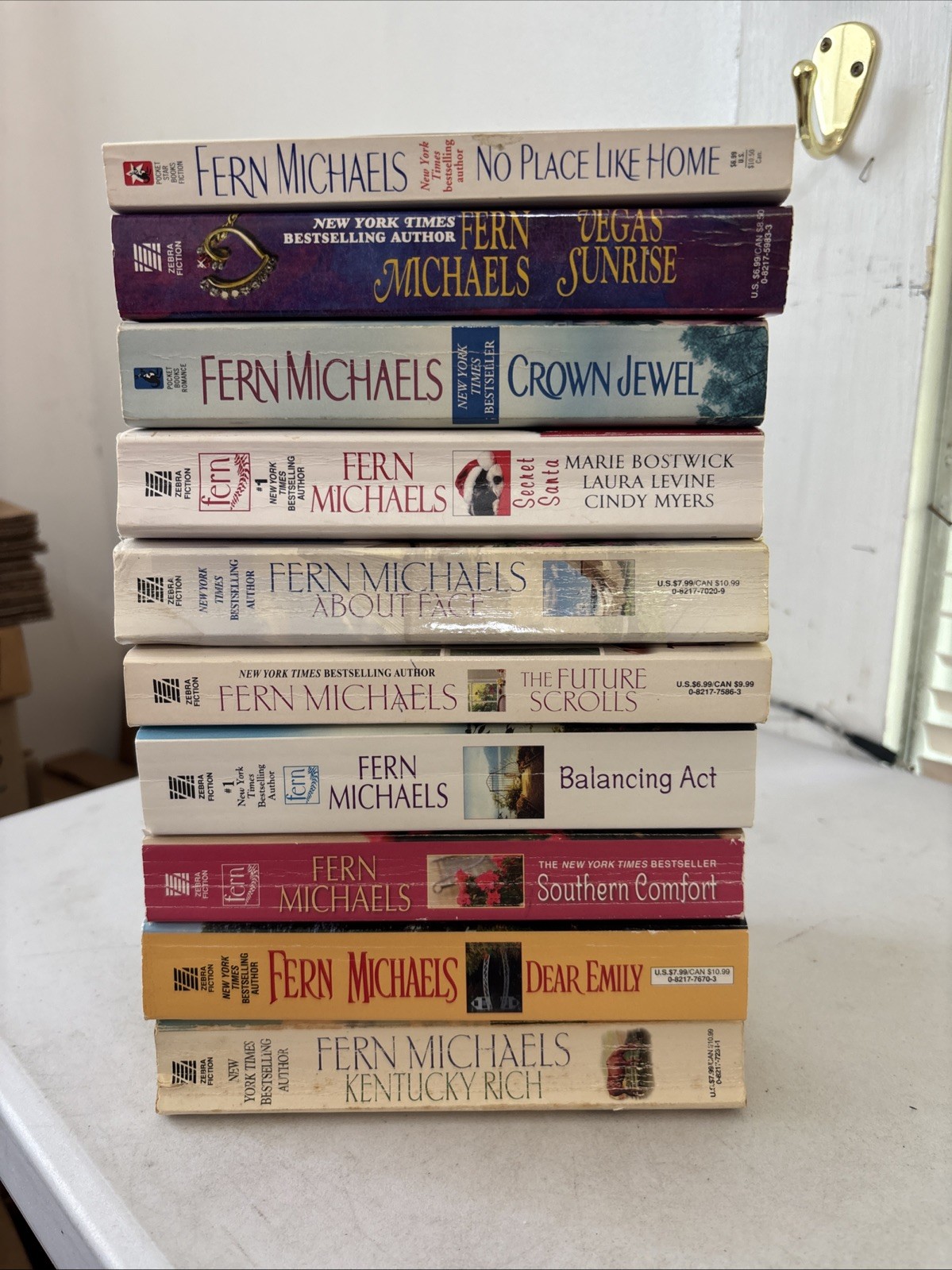 Lot of 10 – Fern Michaels – Mass Paperback Books – FREE SHIPPING